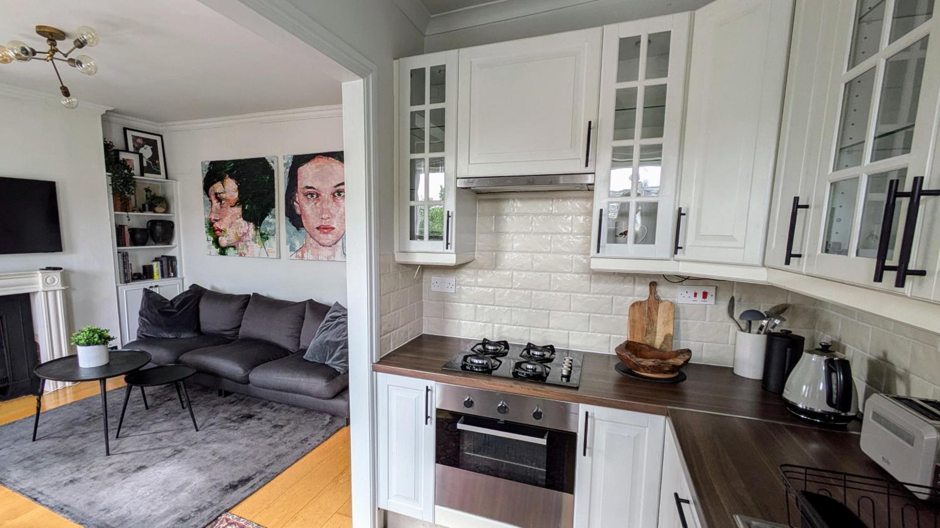Charming Bright 2-Bed Heritage Flat, Battersea Park, London