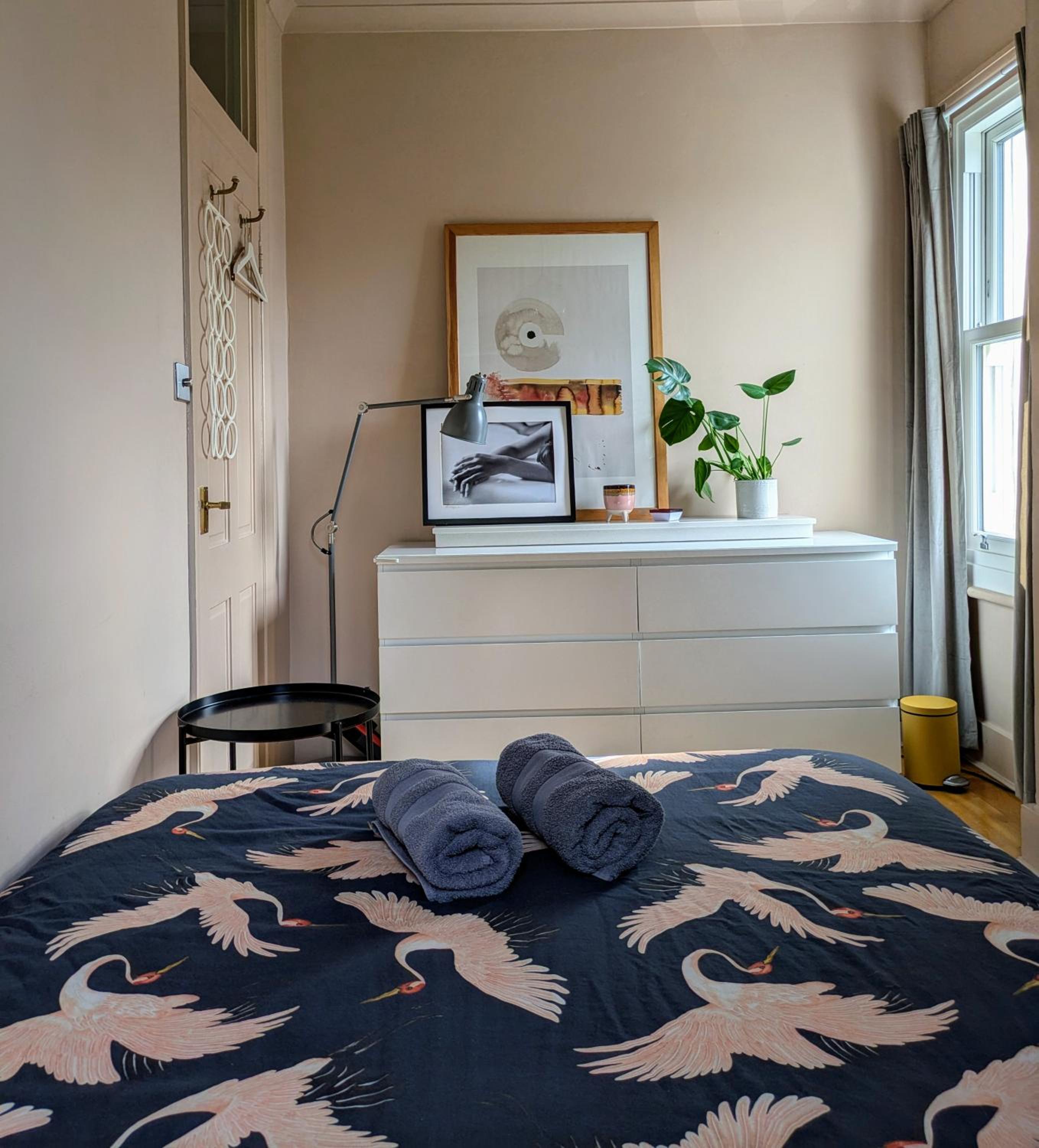 Charming Bright 2-Bed Heritage Flat, Battersea Park, London