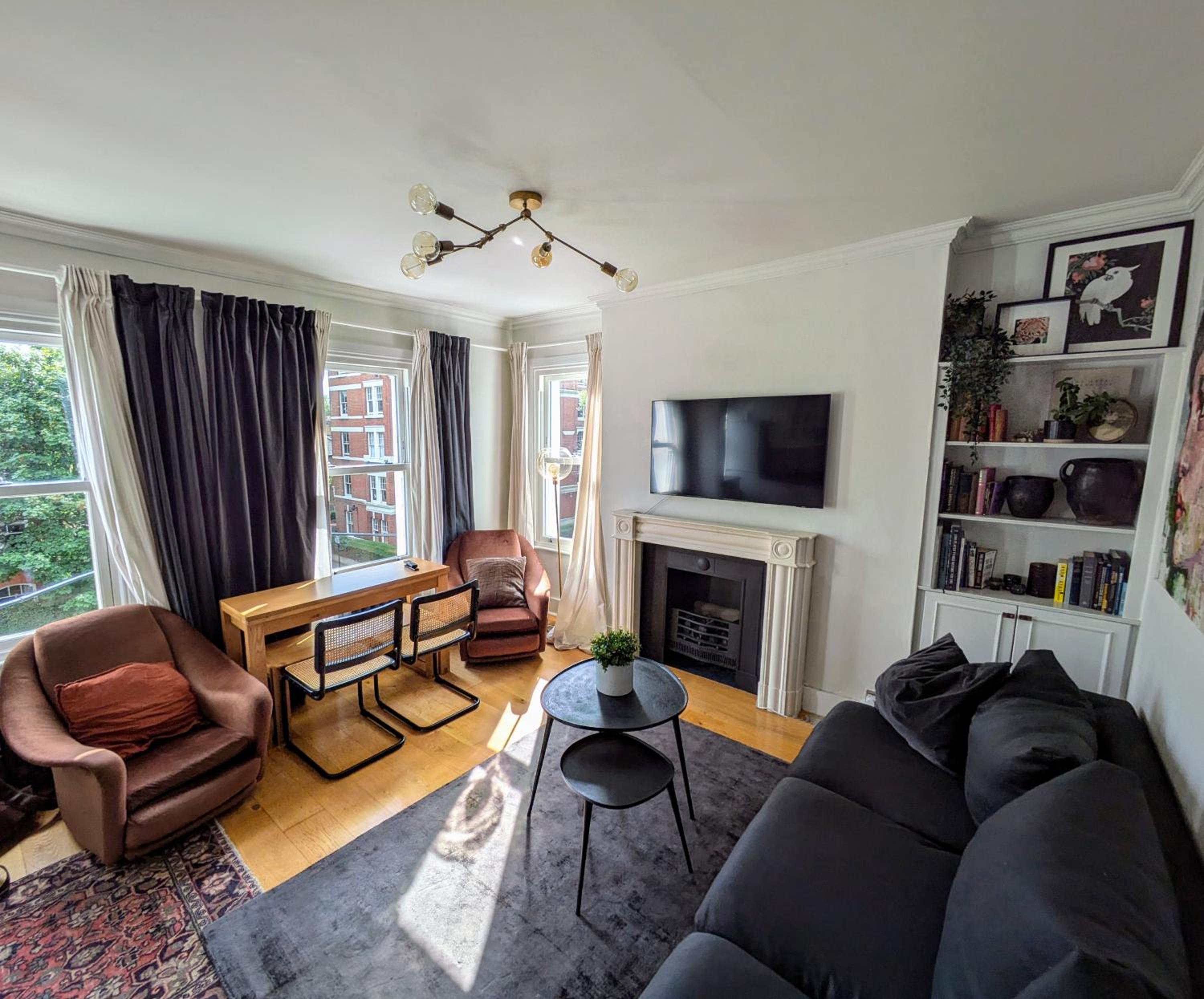 Charming Bright 2-Bed Heritage Flat, Battersea Park, London