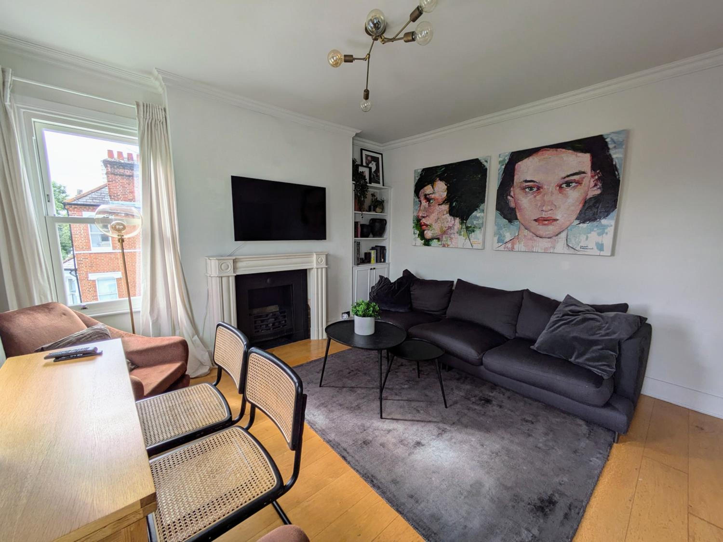 Charming Bright 2-Bed Heritage Flat, Battersea Park, London