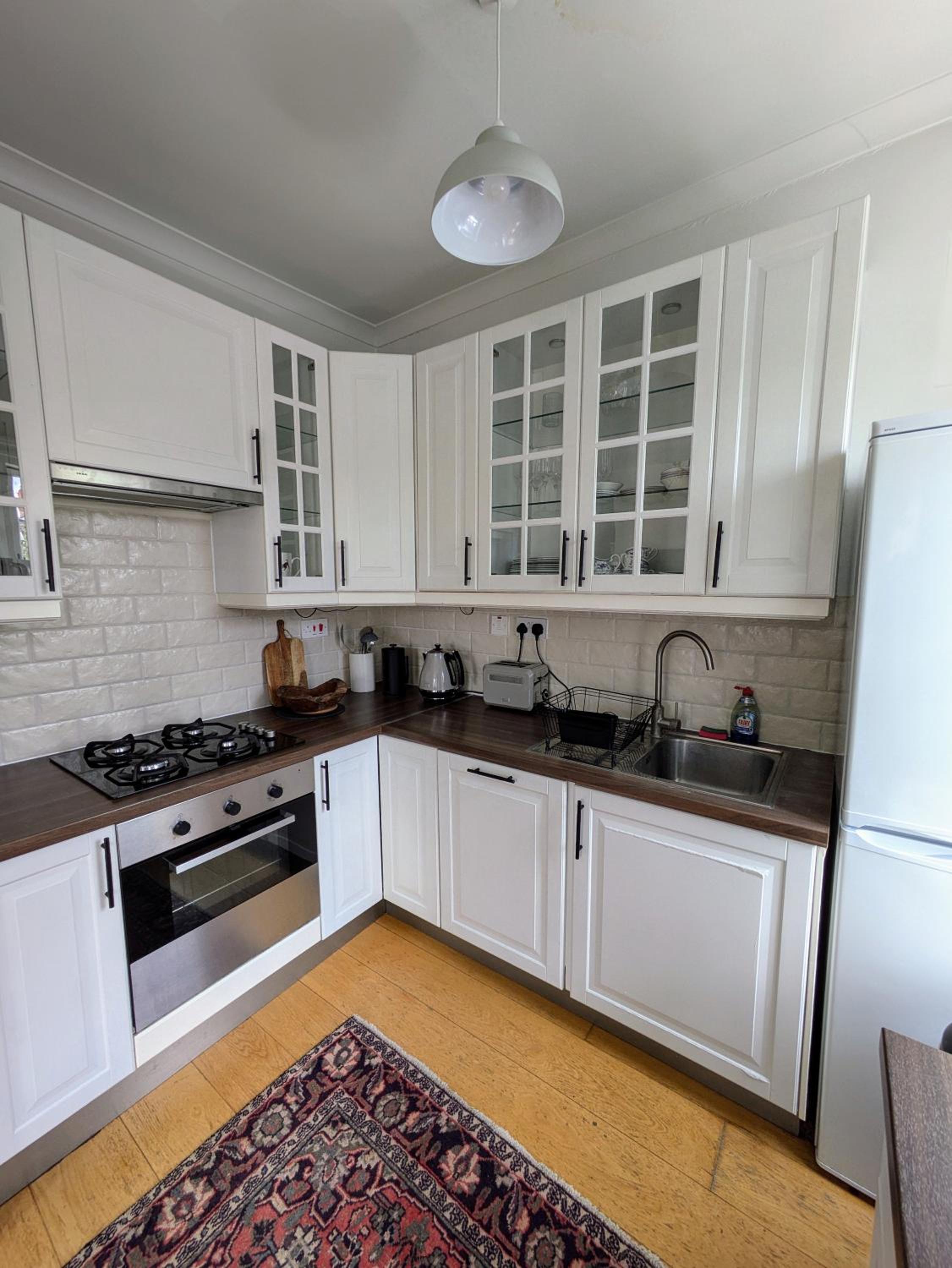 Charming Bright 2-Bed Heritage Flat, Battersea Park, London