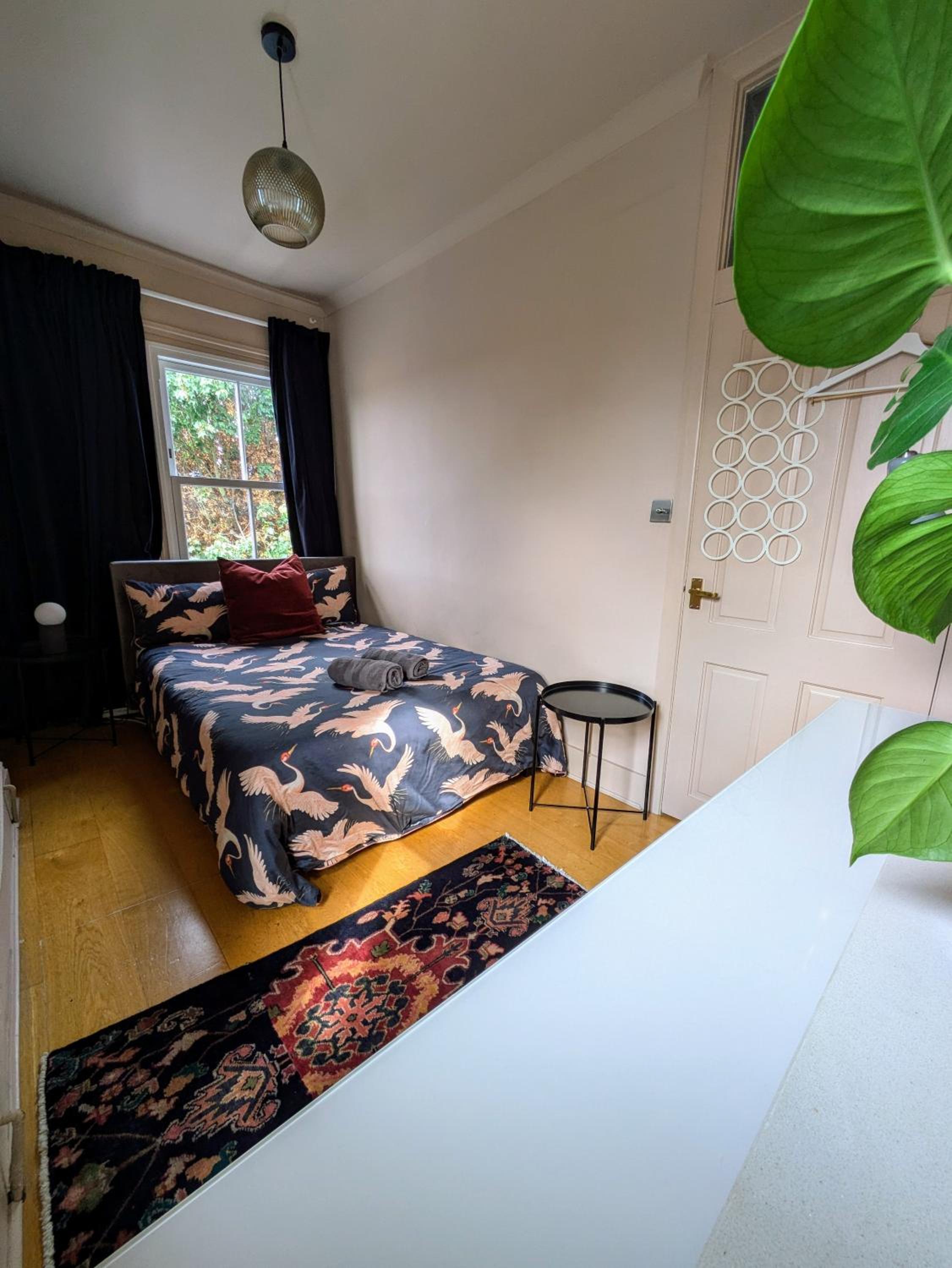 Charming Bright 2-Bed Heritage Flat, Battersea Park, London