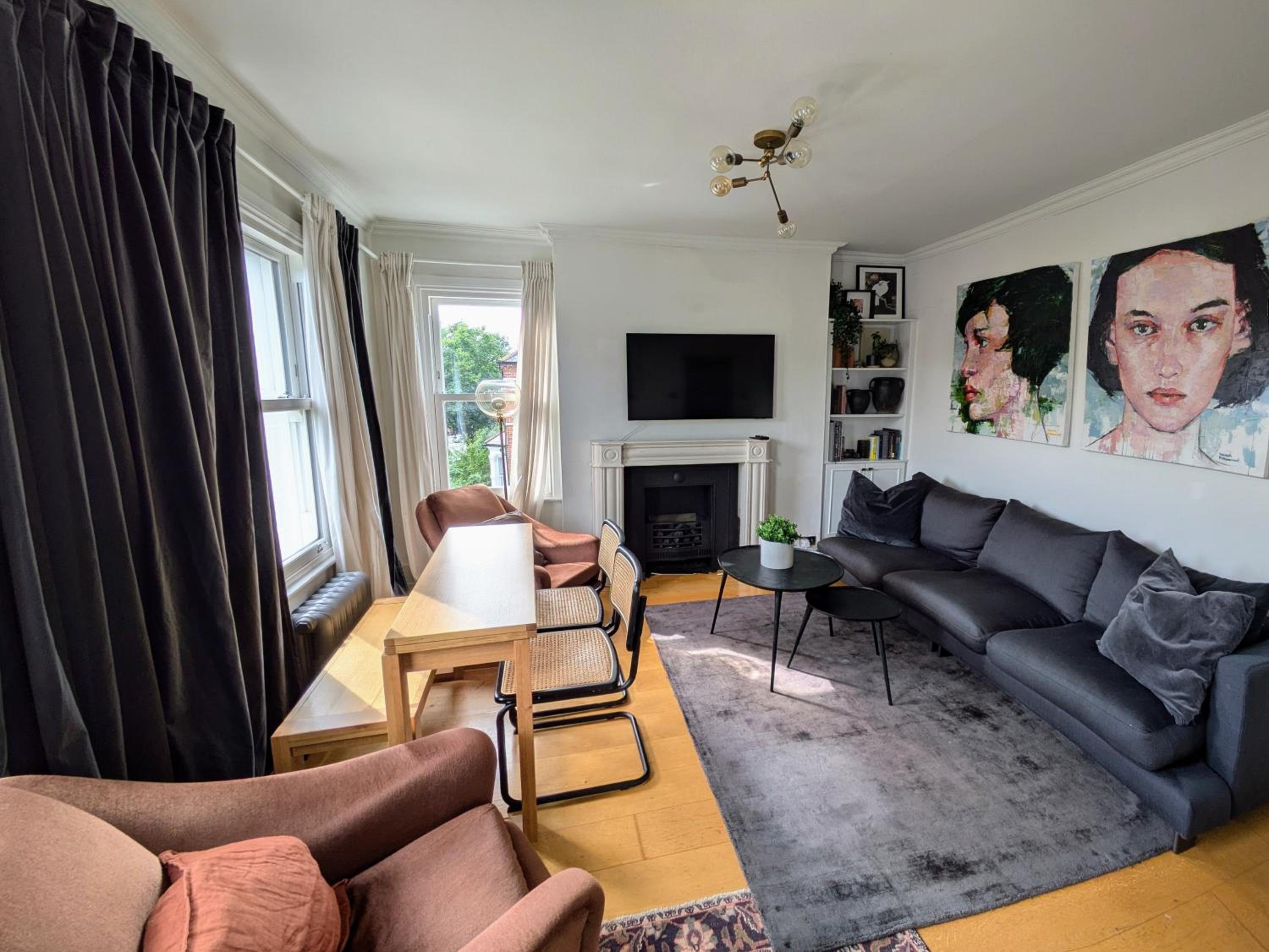 Charming Bright 2-Bed Heritage Flat, Battersea Park, London