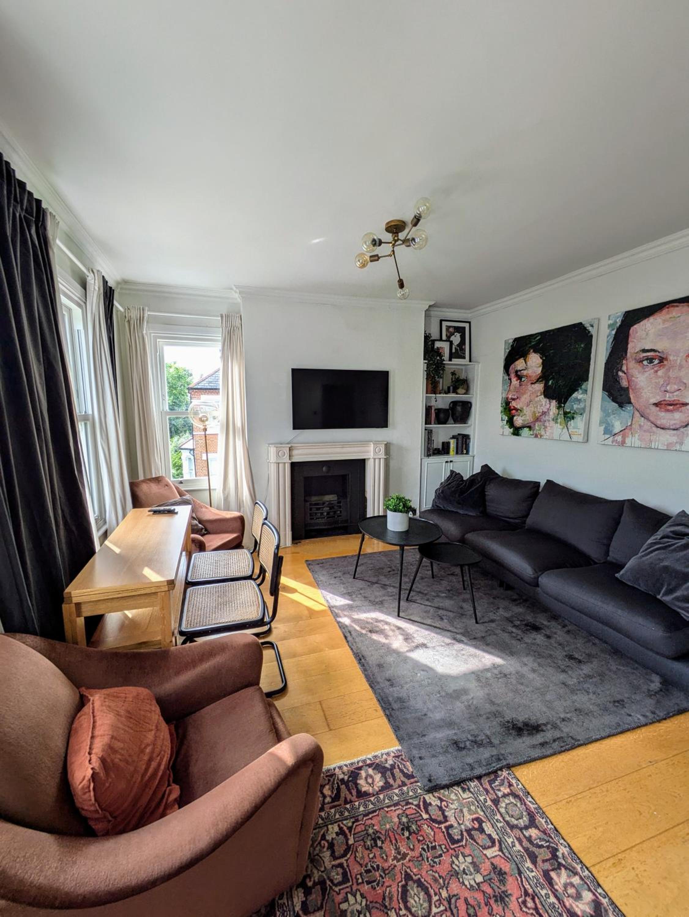 Charming Bright 2-Bed Heritage Flat, Battersea Park, London