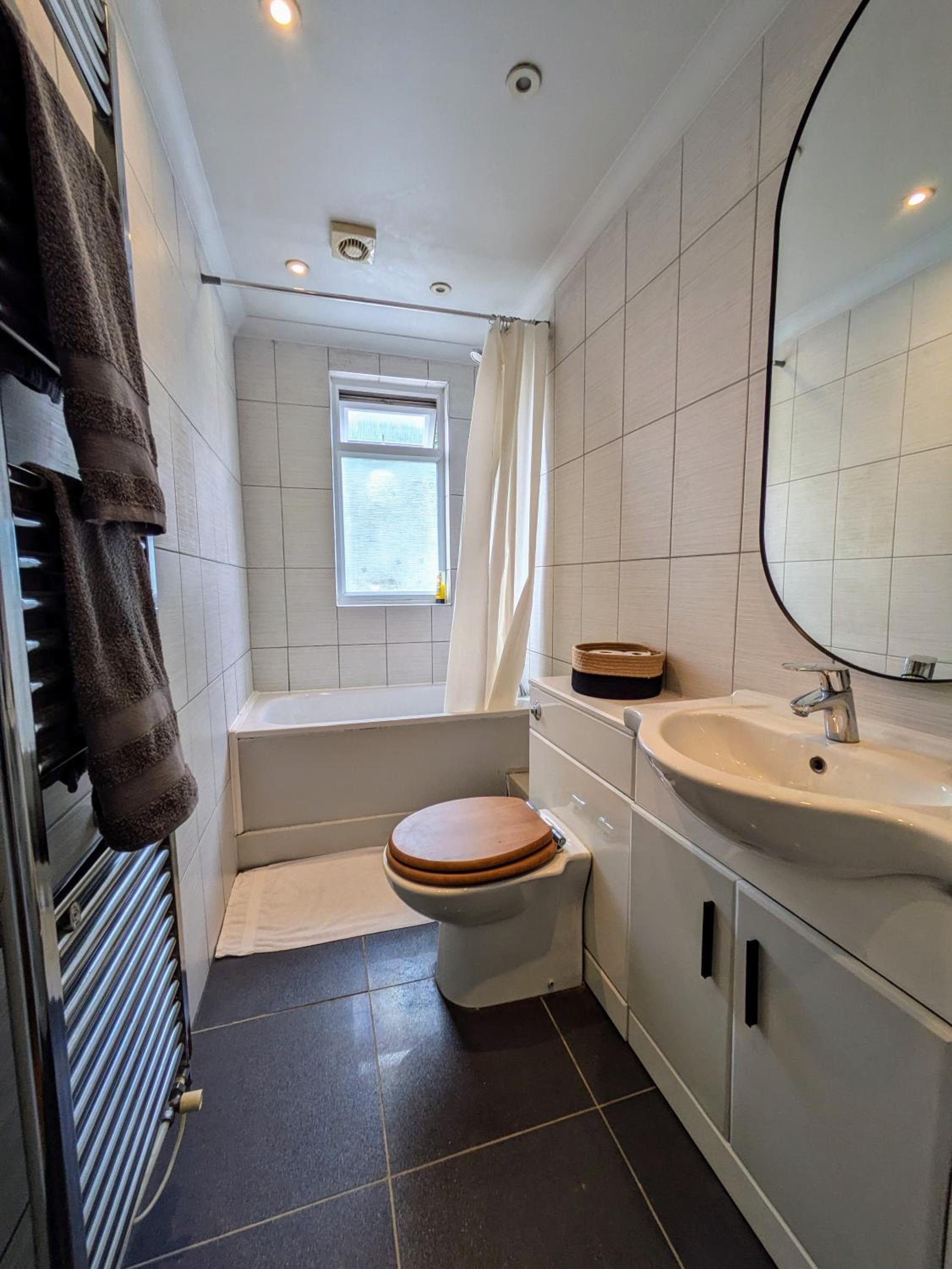Charming Bright 2-Bed Heritage Flat, Battersea Park, London
