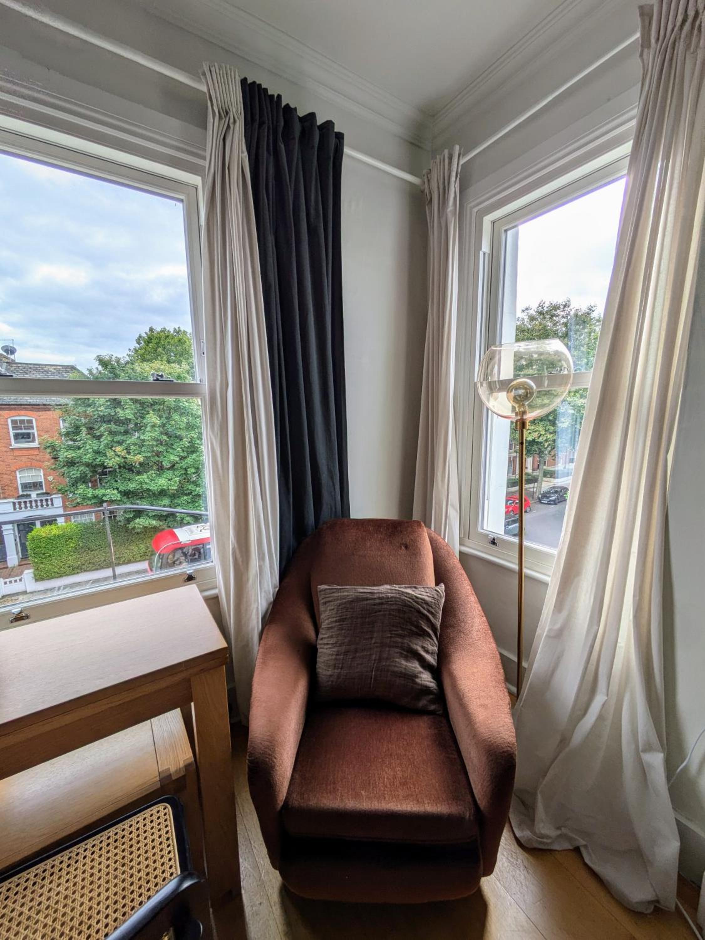 Charming Bright 2-Bed Heritage Flat, Battersea Park, London