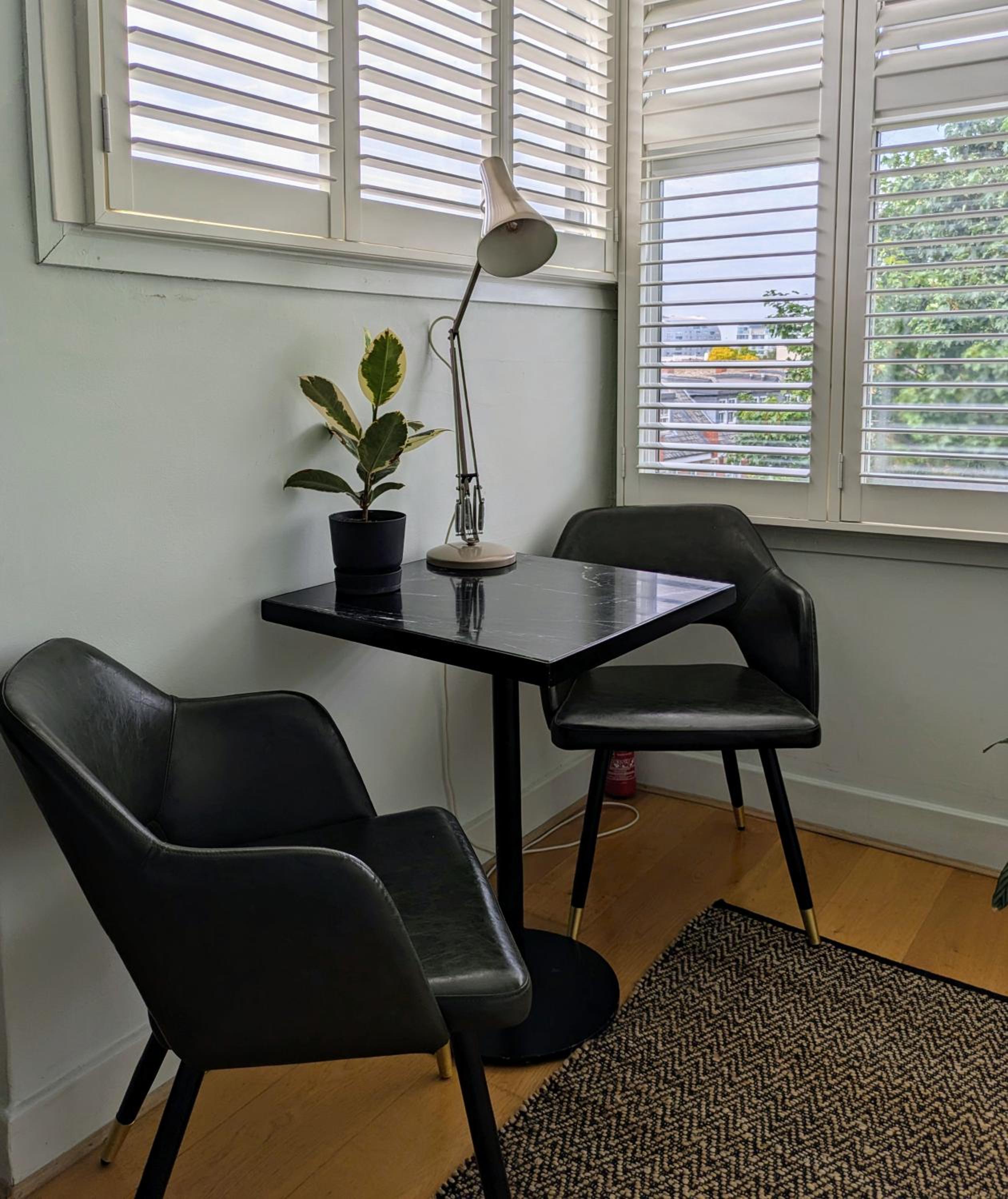 Charming Bright 2-Bed Heritage Flat, Battersea Park, London