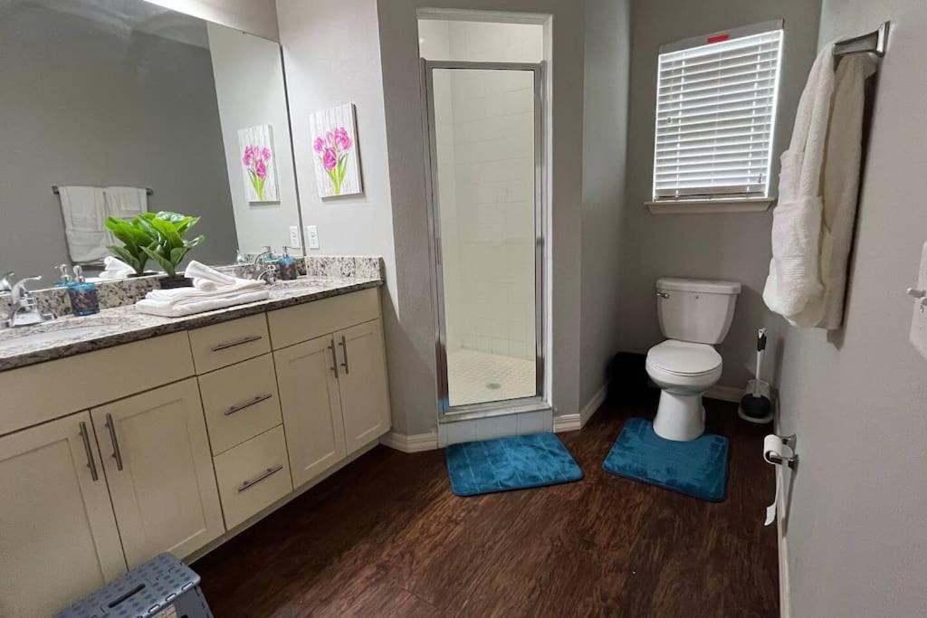 Spacious 4-Bedroom Family Retreat Near Disneyland!