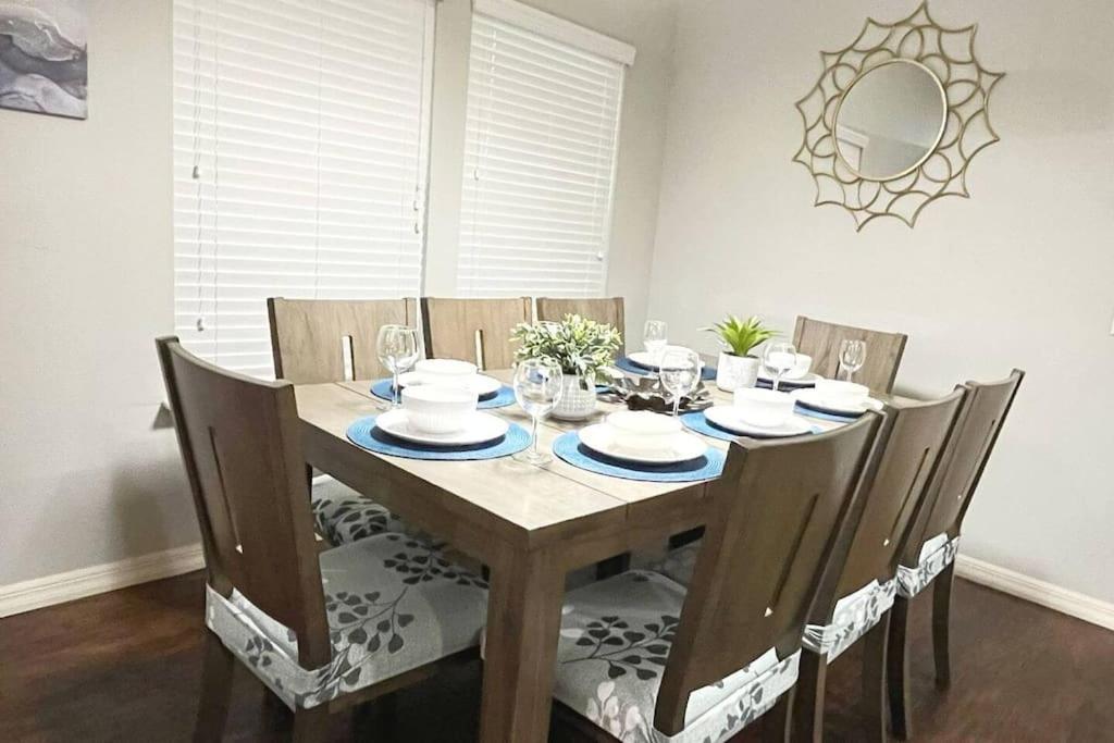 Spacious 4-Bedroom Family Retreat Near Disneyland!