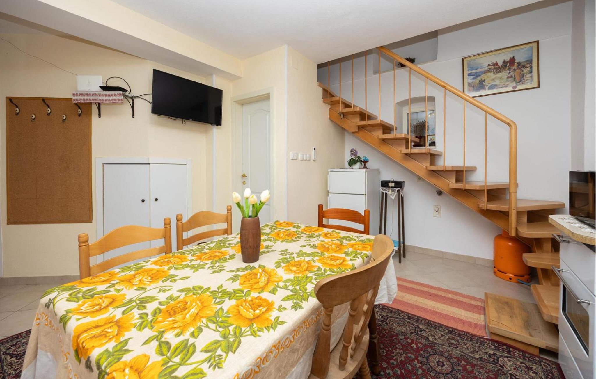 2 Bedroom Awesome Apartment In Kastel Stari view 5