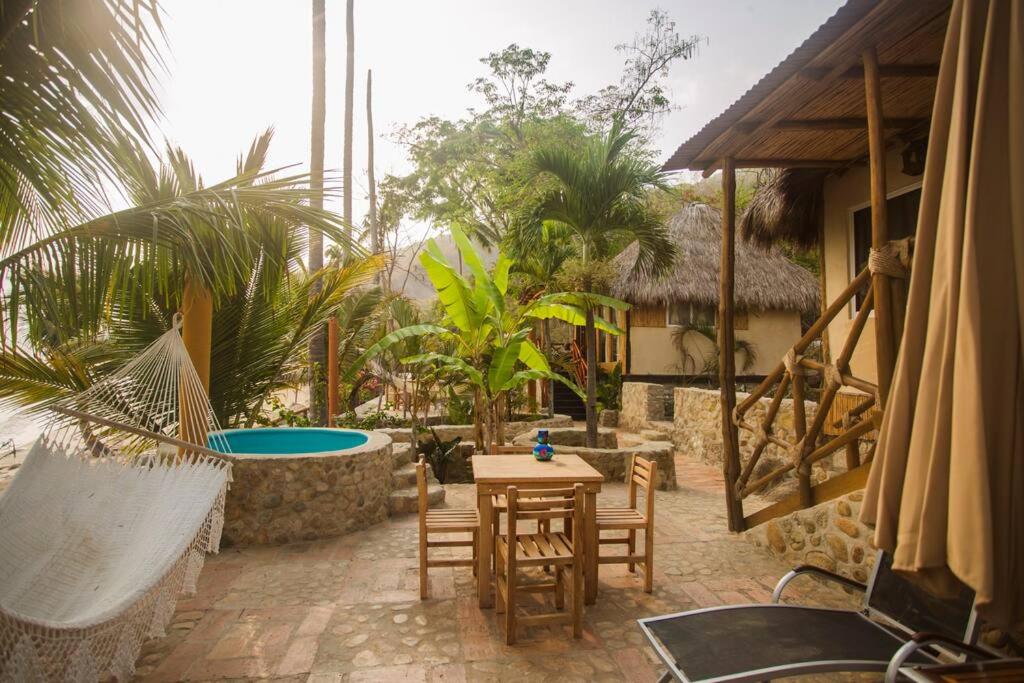 Panchos Paradise Cabaña Parota