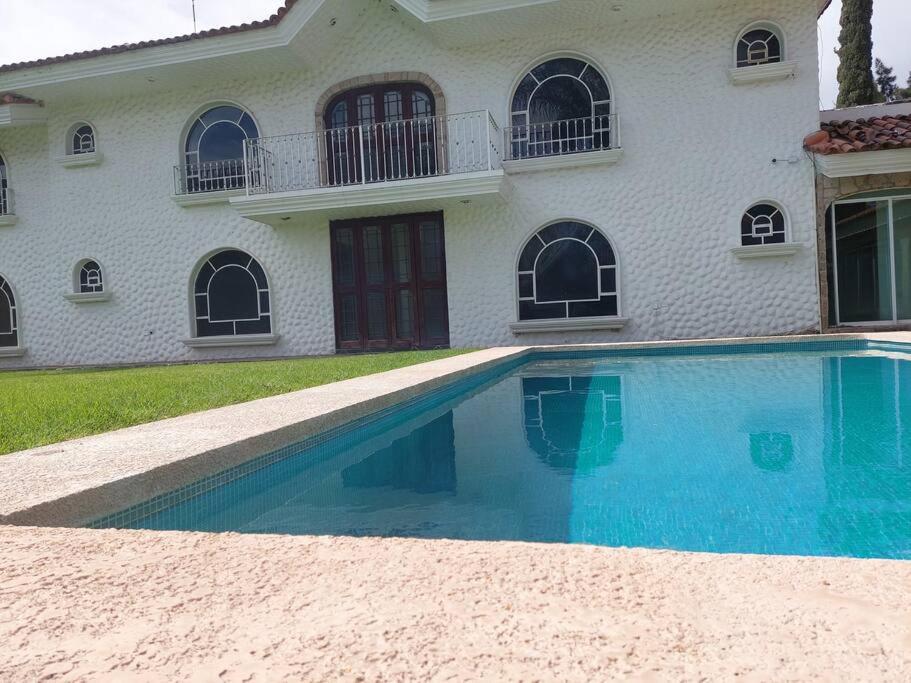 Casa con alberca view 4