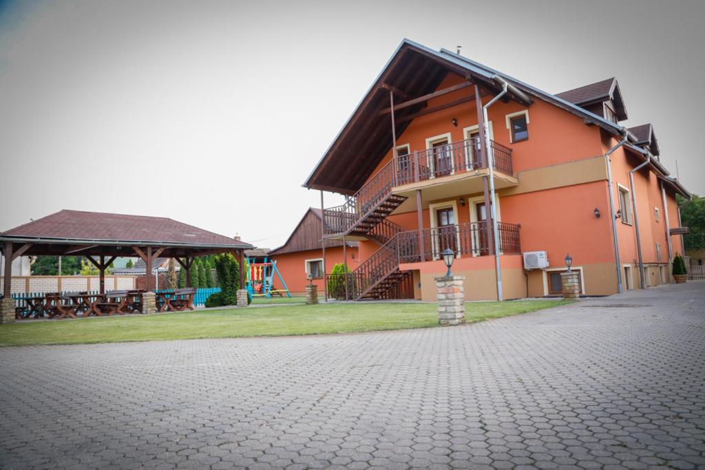 Penzion SUNGARDEN-Veľký Meder