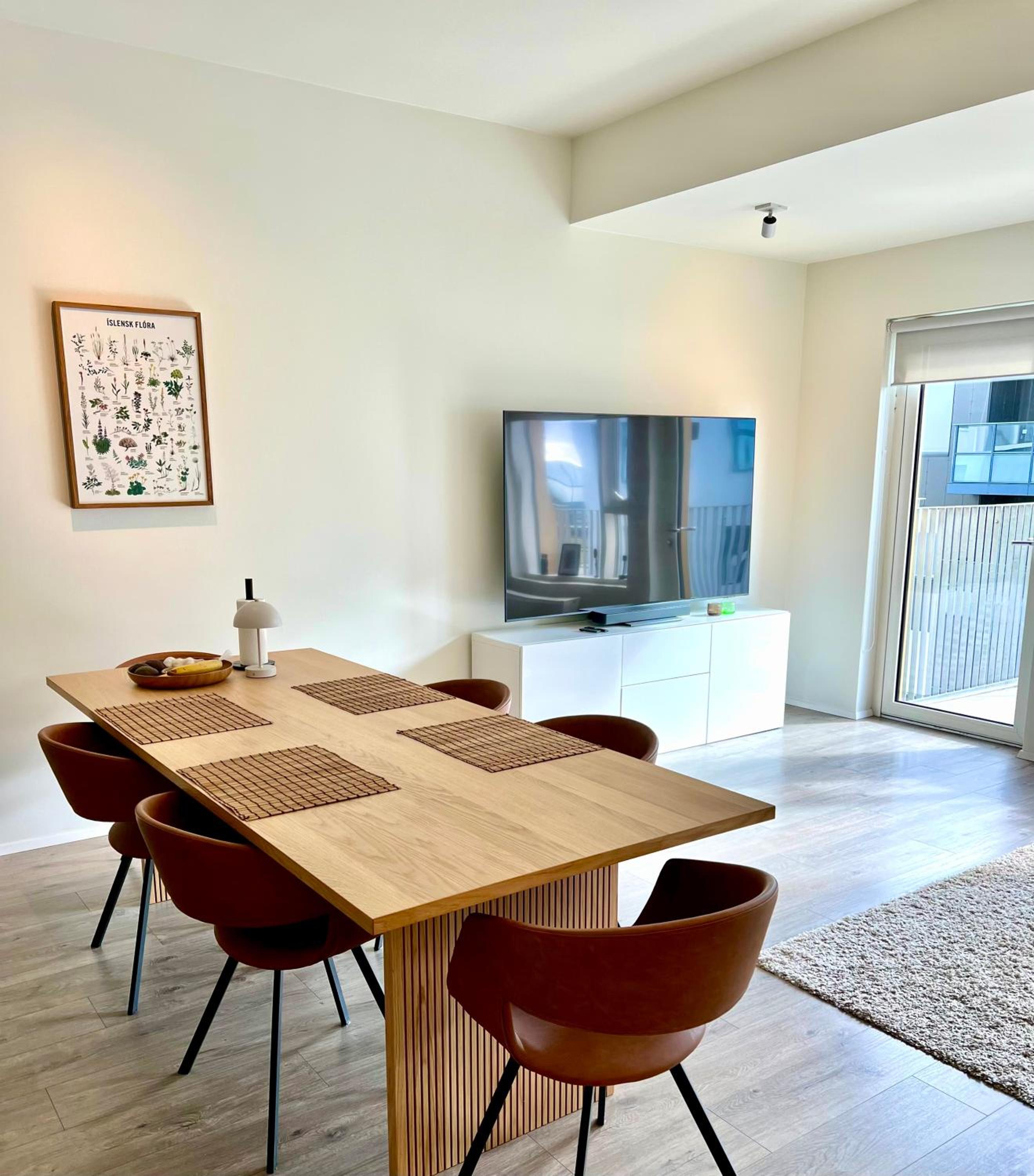 Modern Luxury Apartment Downtown view 4