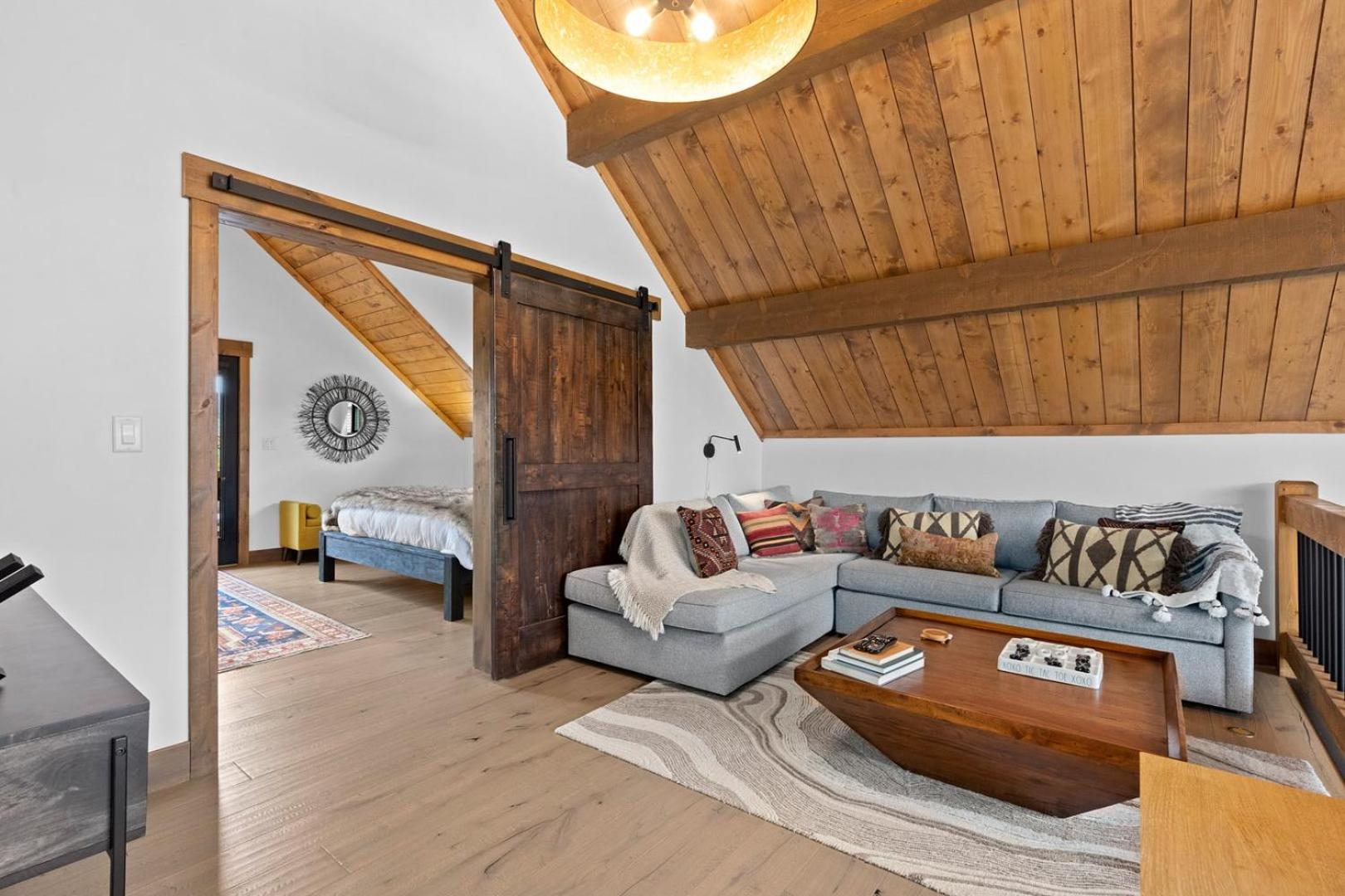 Beautiful Views! Jacuzzi, Indoor Outdoor Fireplace, Steps to Lake Estes - Property Image 2