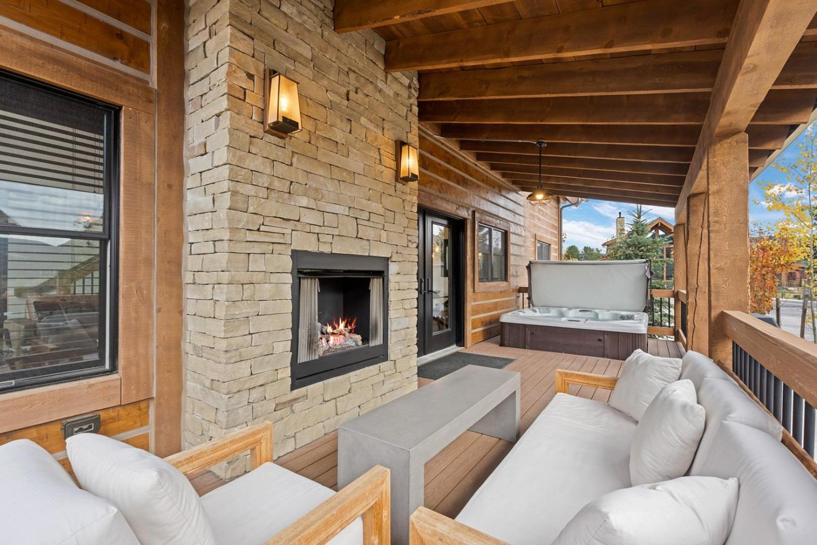 Beautiful Views! Jacuzzi, Indoor Outdoor Fireplace, Steps to Lake Estes - Property Image 33