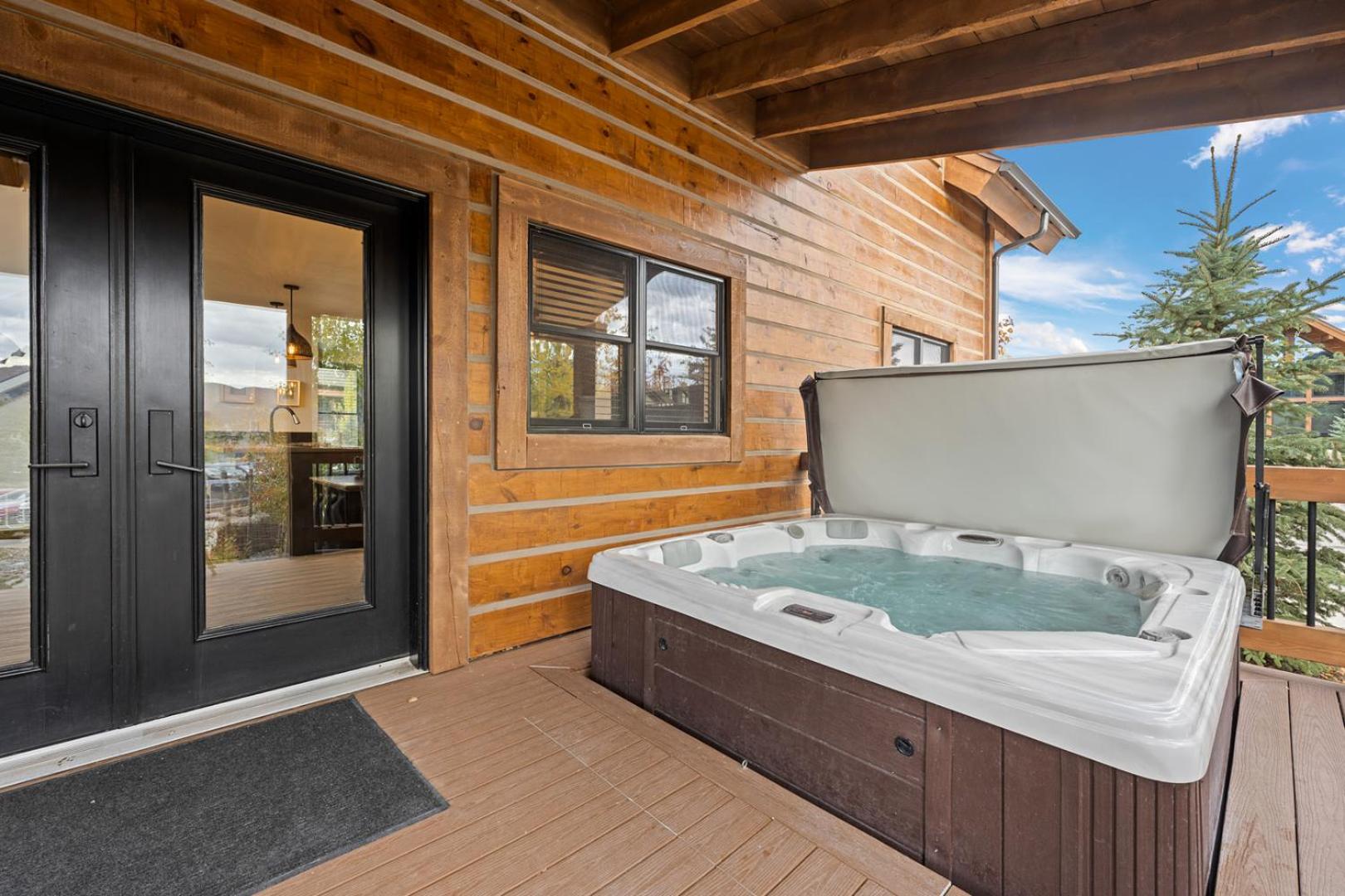 Beautiful Views! Jacuzzi, Indoor Outdoor Fireplace, Steps to Lake Estes - Property Image 30