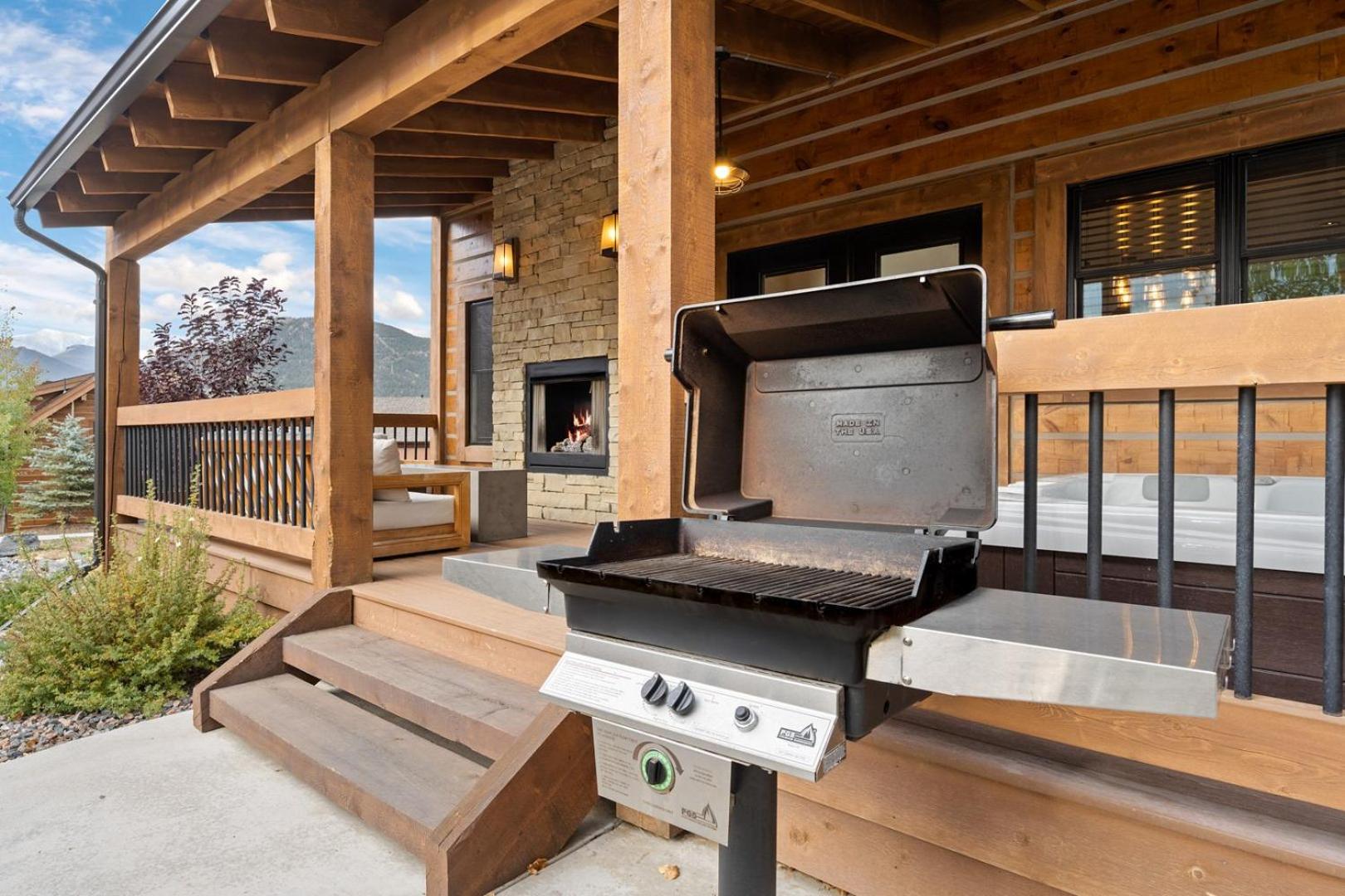 Beautiful Views! Jacuzzi, Indoor Outdoor Fireplace, Steps to Lake Estes - Property Image 32