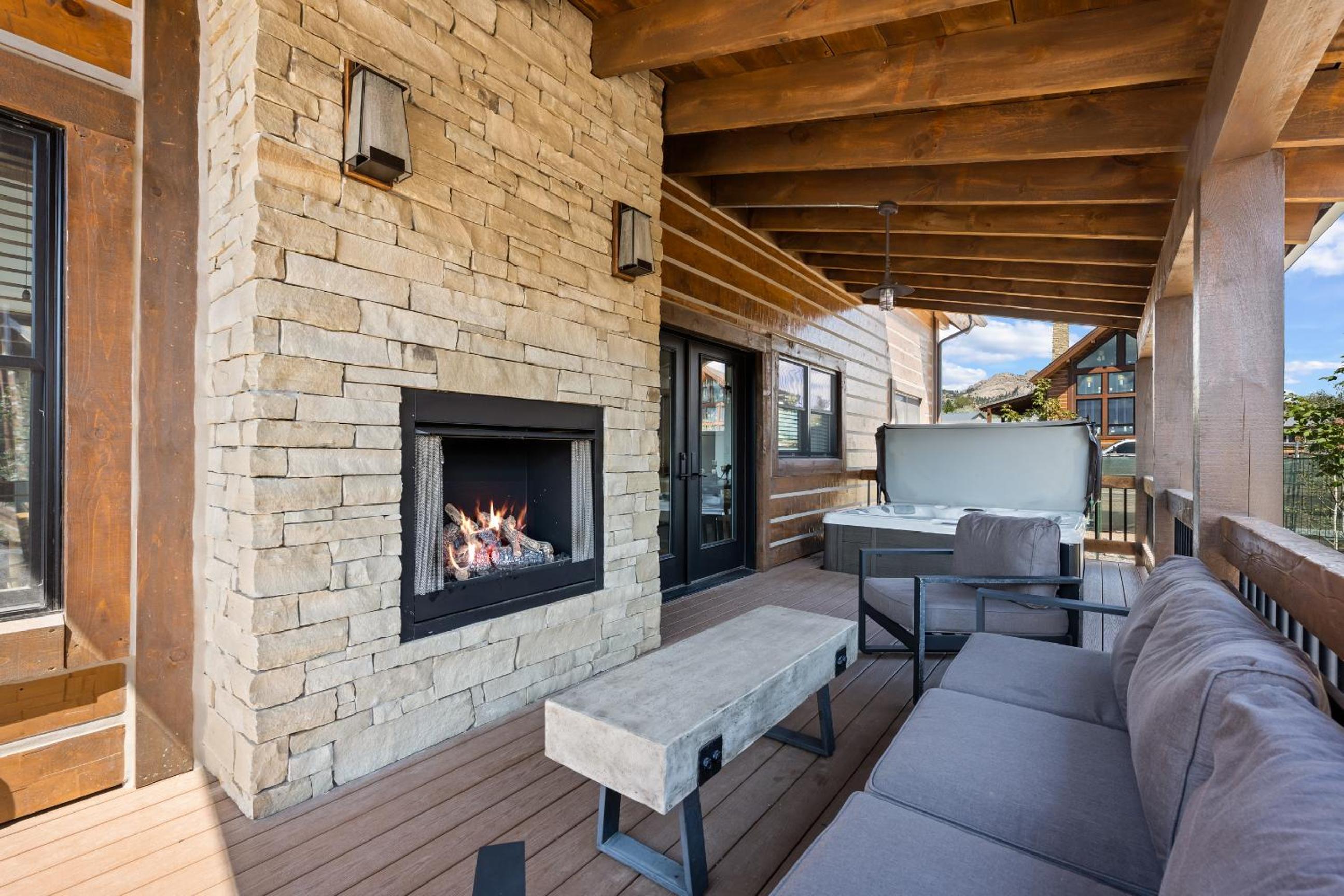 Indoor/Outdoor Fireplace, Jacuzzi, Heated Bathroom Floors