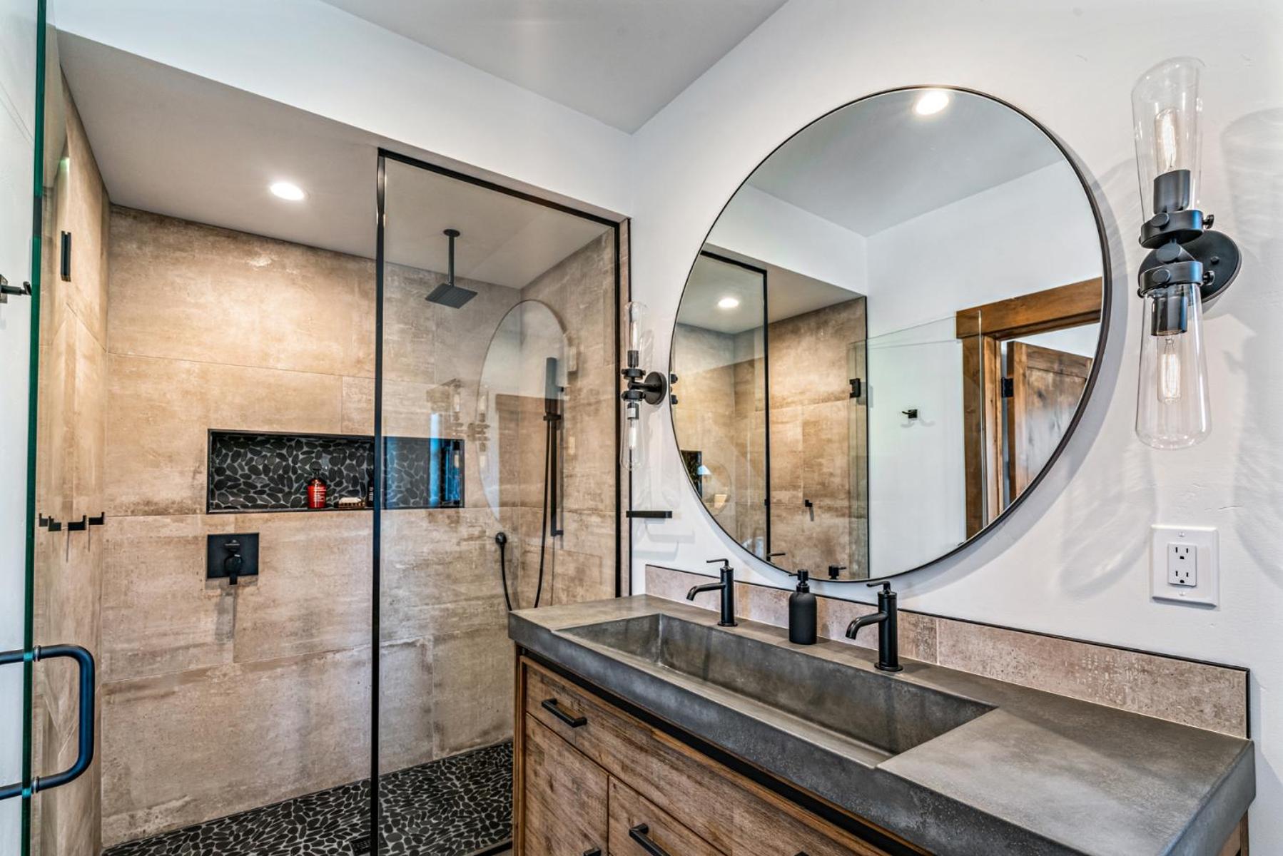 Indoor/Outdoor Fireplace, Jacuzzi, Heated Bathroom Floors