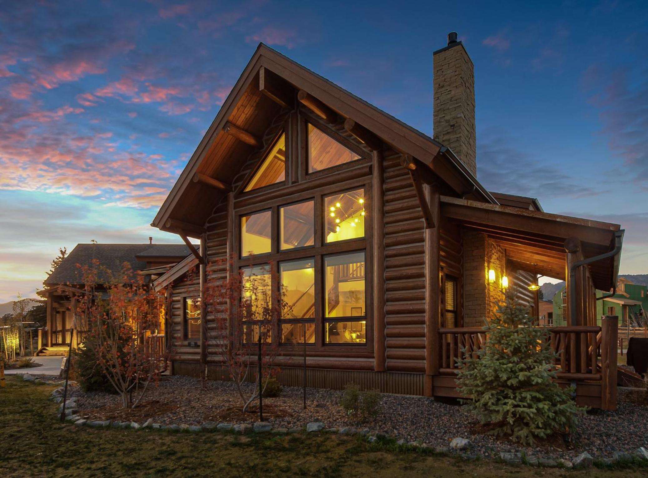 Relax in The Rockies – Located on Lake Estes, Jacuzzi and Indoor/Outdoor Fireplace