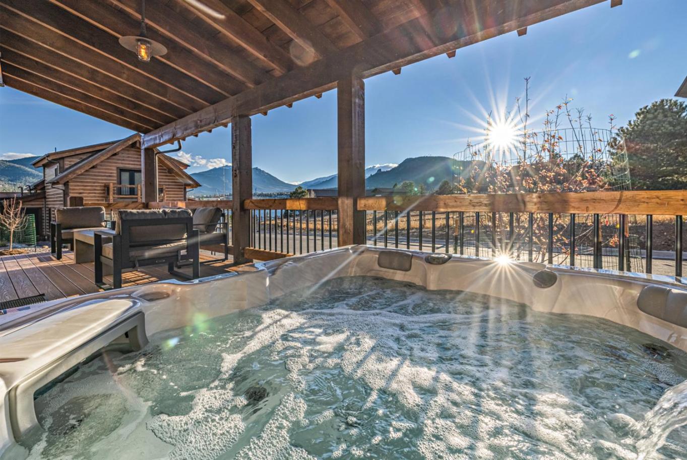 Private end unit with Jacuzzi, Two Patios, and Indoor Outdoor Fireplace - Property Image 18