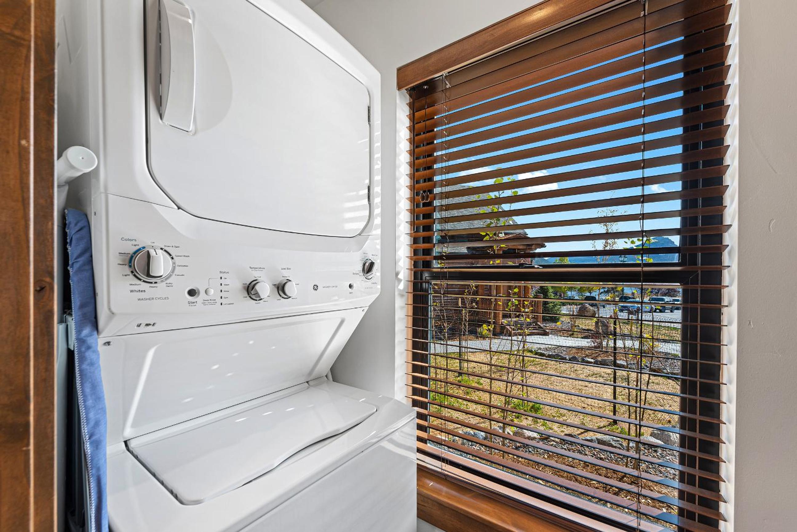 Private end unit with Jacuzzi, Two Patios, and Indoor Outdoor Fireplace - Property Image 33