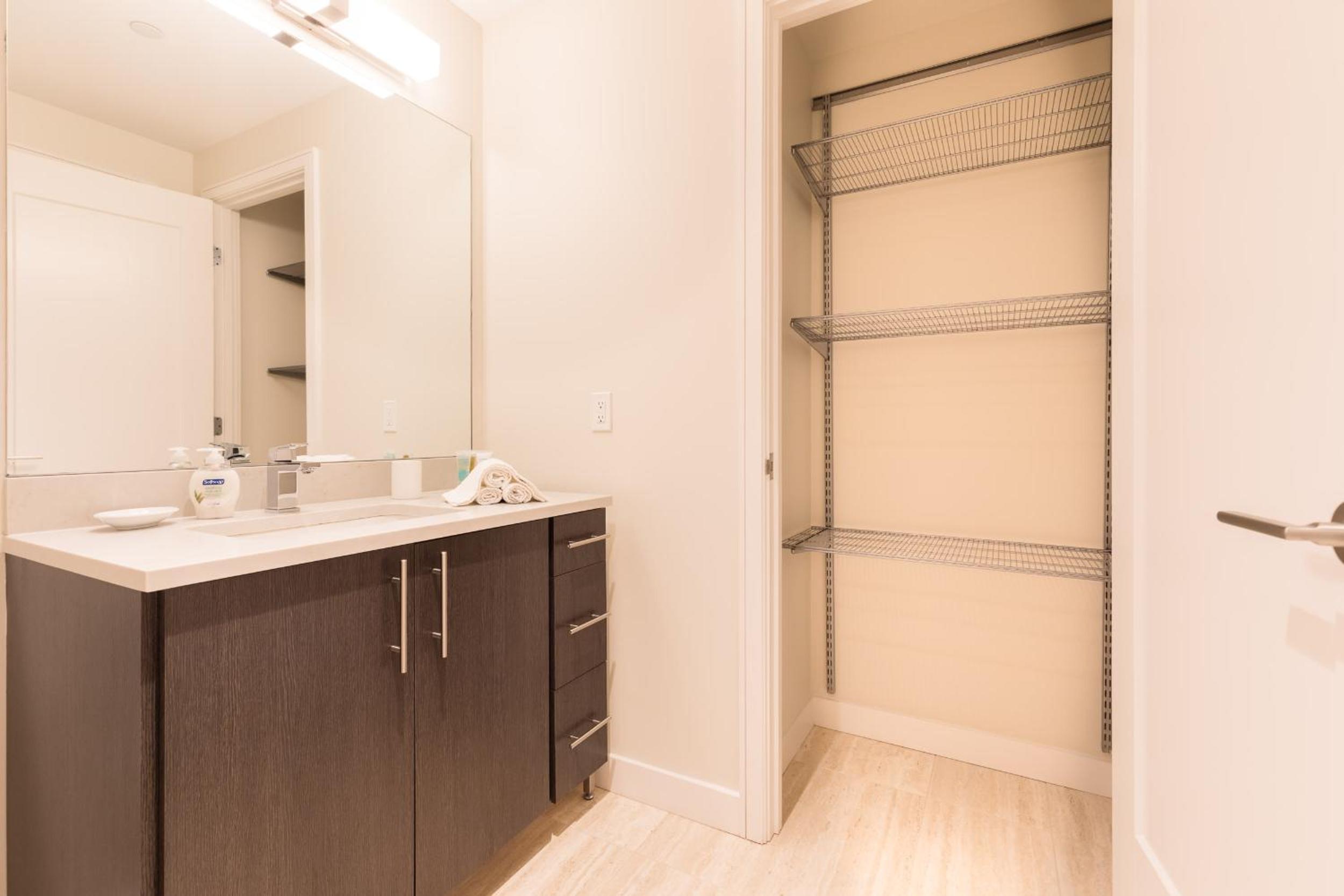 Bright & Modern Apt Downtown Seaport photo 3
