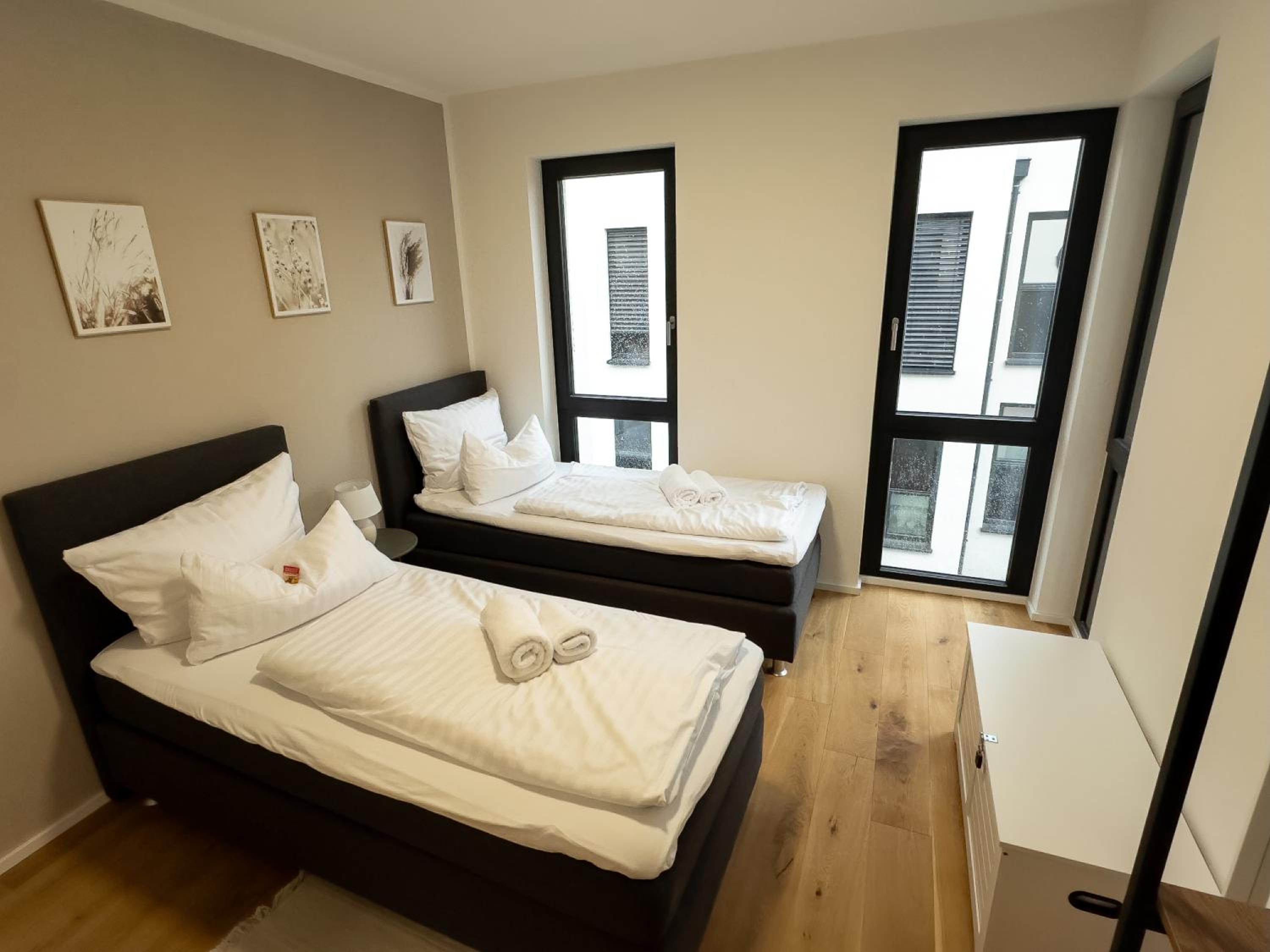 KEEP Hosting M11 Apartments am Kocher mit Balkon, Küche und Parkplatz