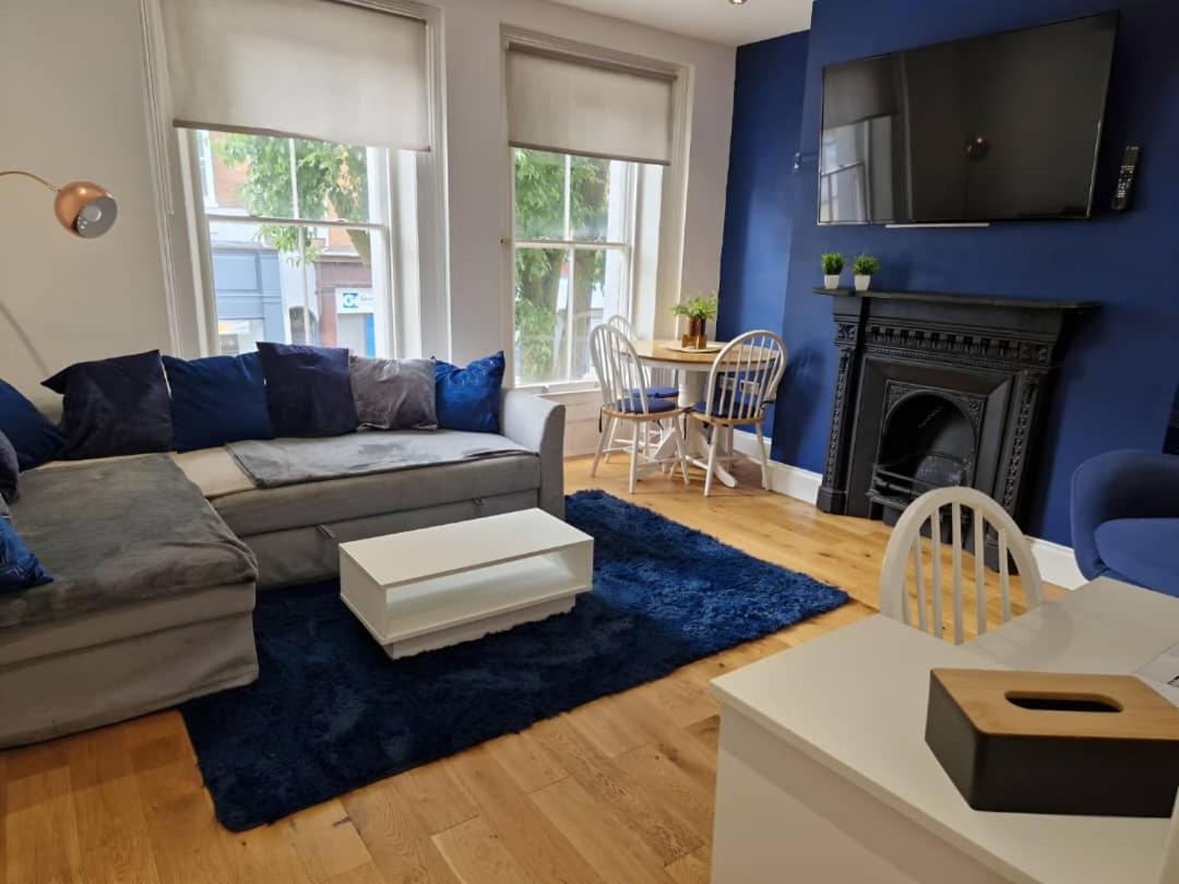 HU1 Hull City Centre Modern Apartment WIFI BATH H9 view 2