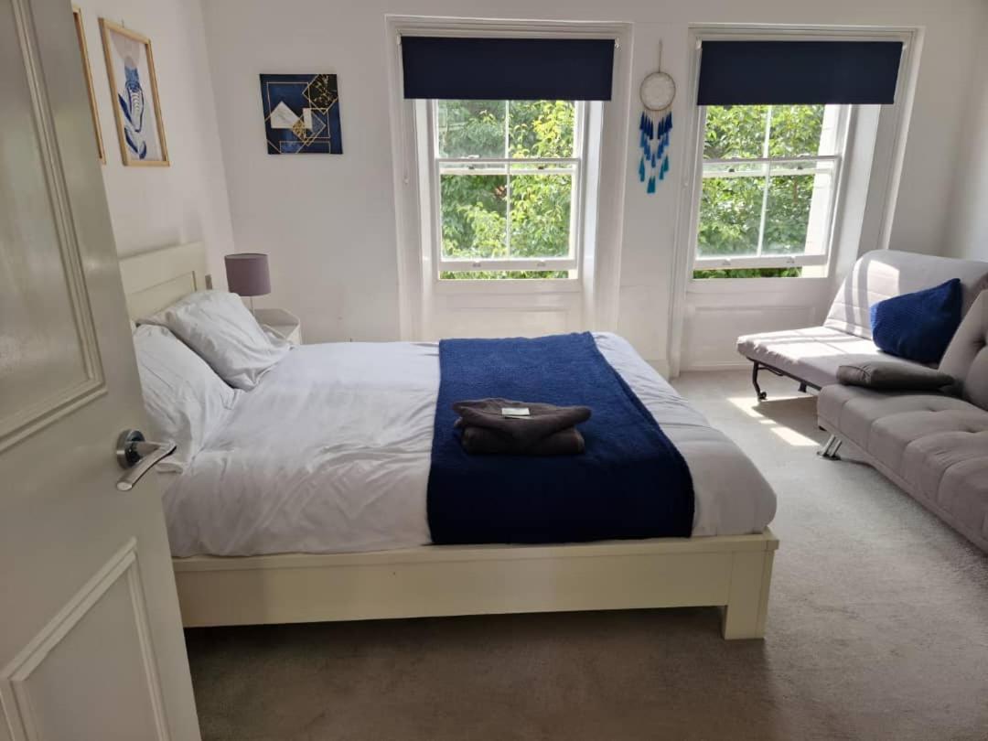 HU1 Hull City Centre Modern Apartment WIFI BATH H9 view 3