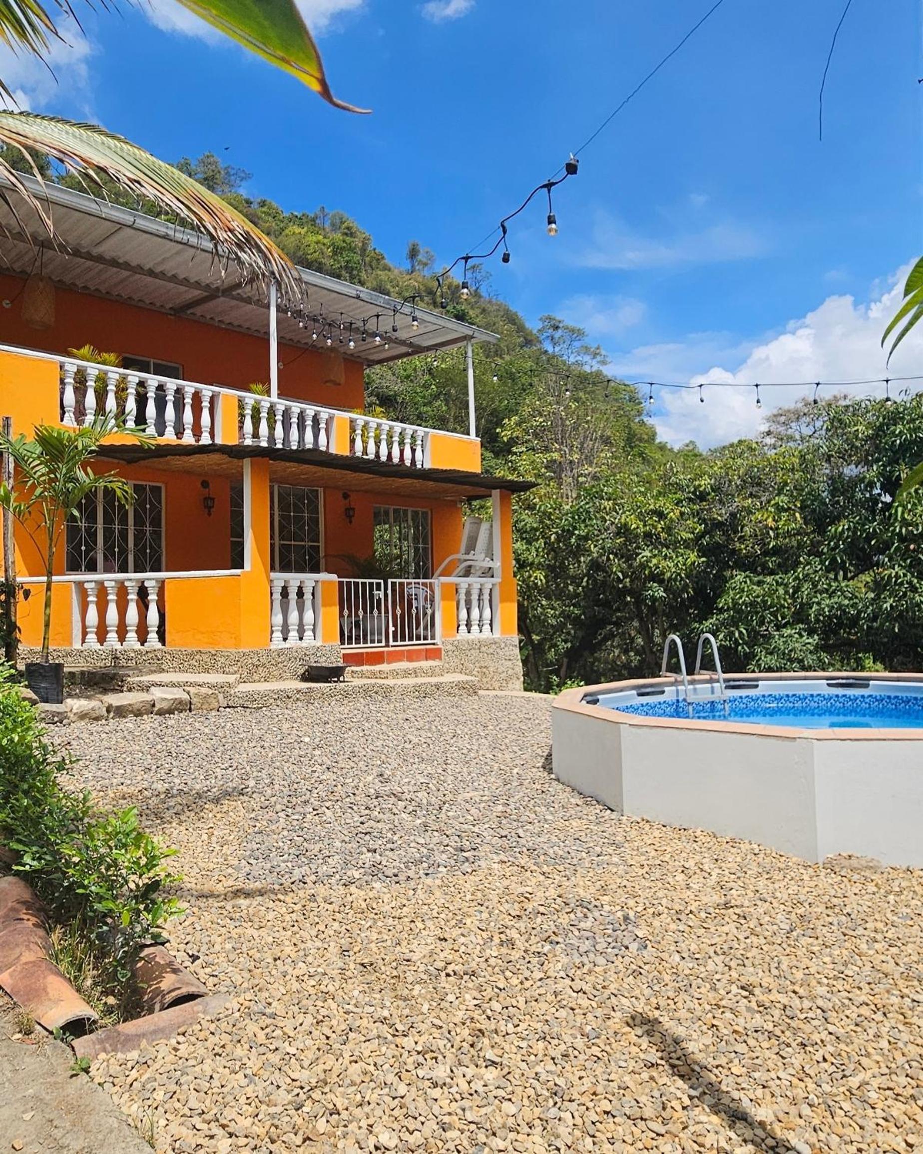 Casa campestre cerca a Bogotá con piscina