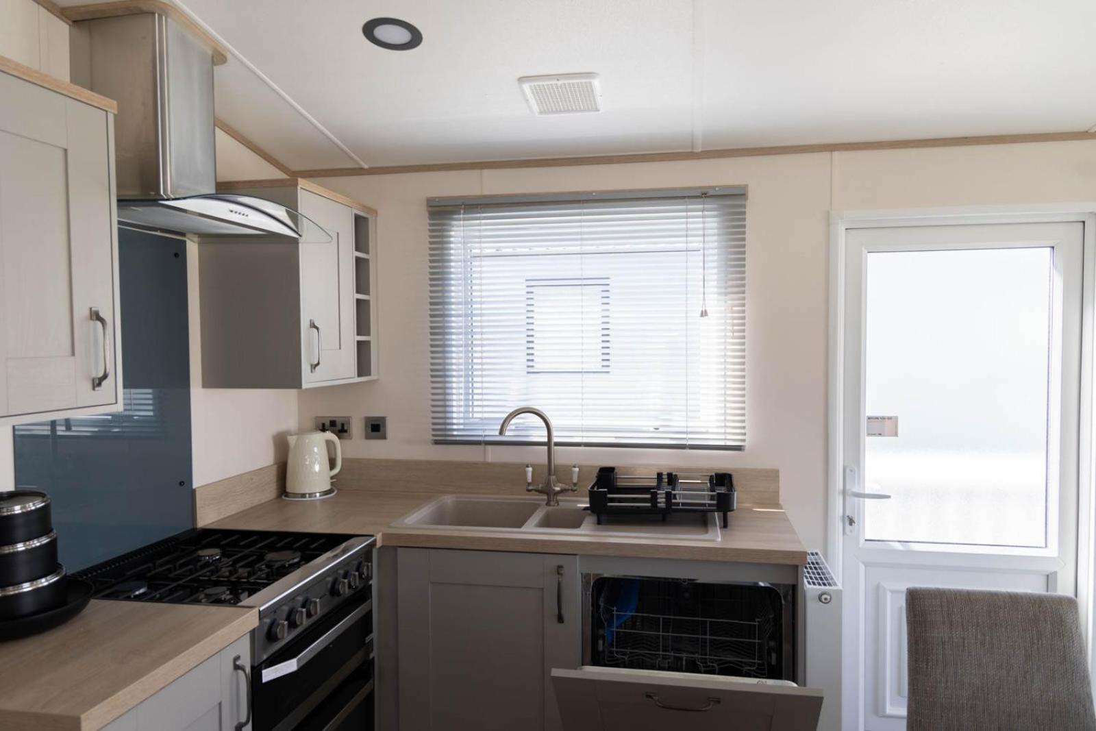 Hiba Luxury Caravan At Parkdean Cayton Bay Holiday Park view 5
