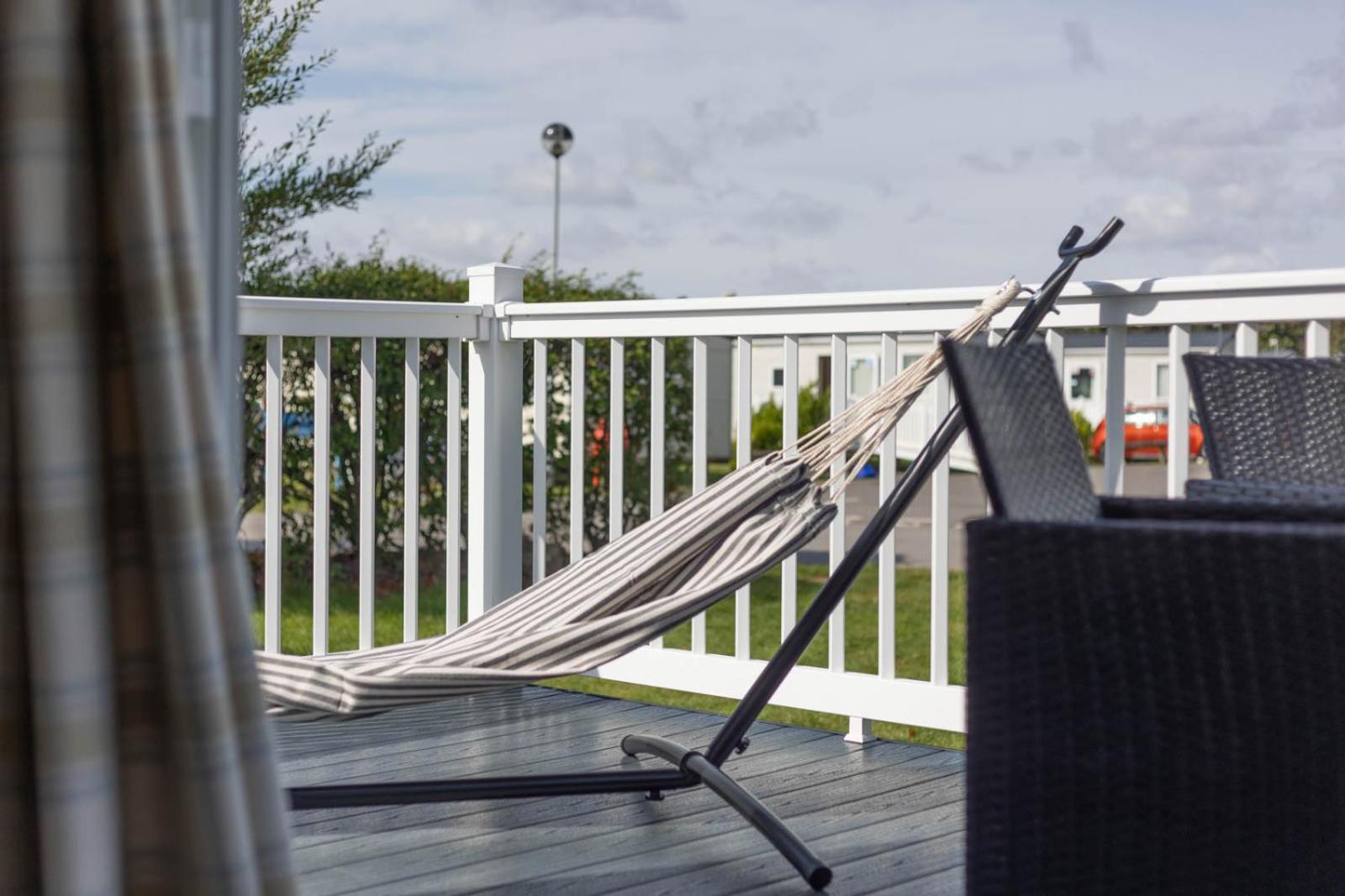 Hiba Luxury Caravan At Parkdean Cayton Bay Holiday Park view 4