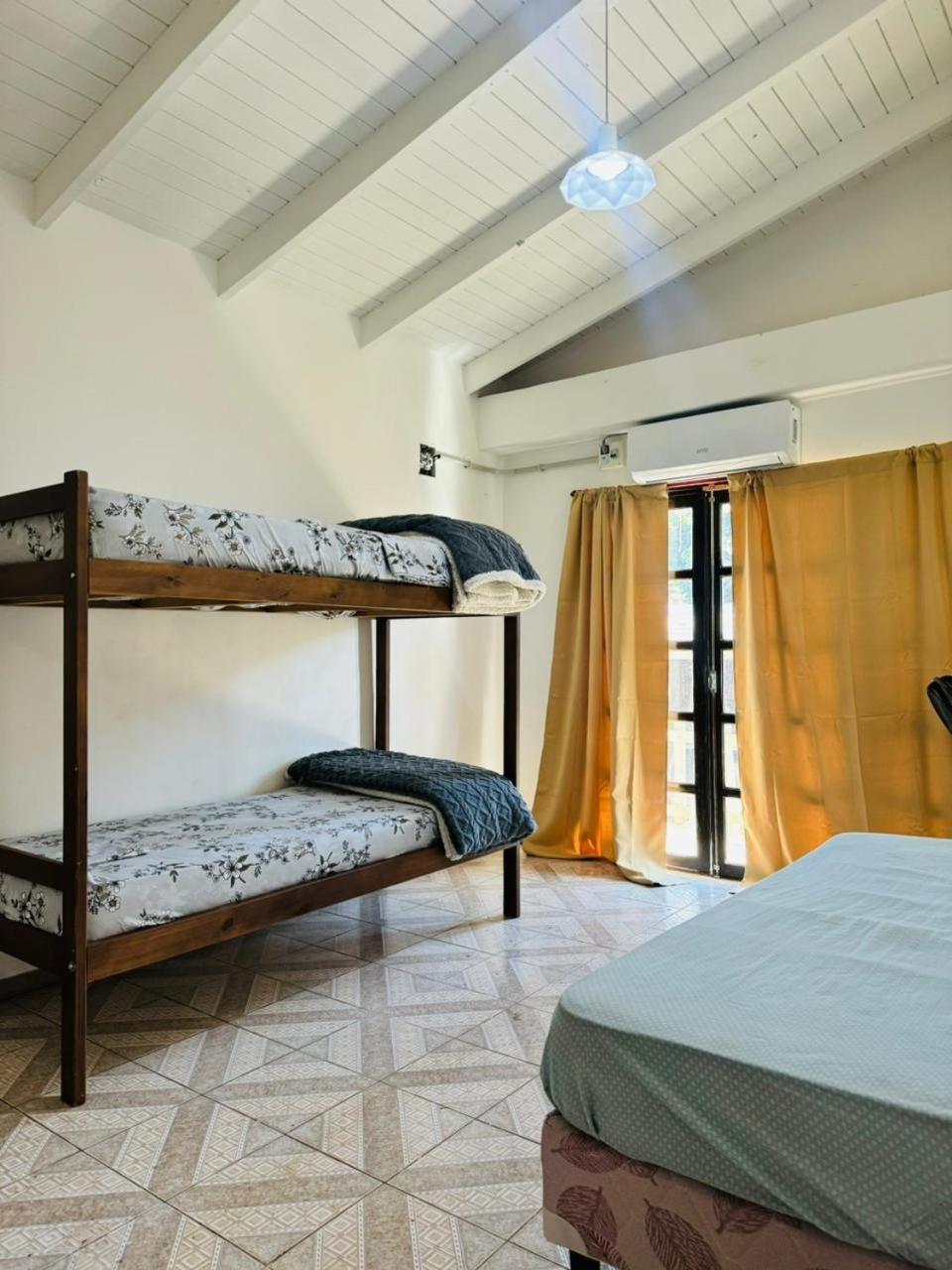 Casa S&G grande con 3 habitaciones, 8 personas, piscina privada, cochera, aire acondicionado, TV, wifi, excelente ubicacion