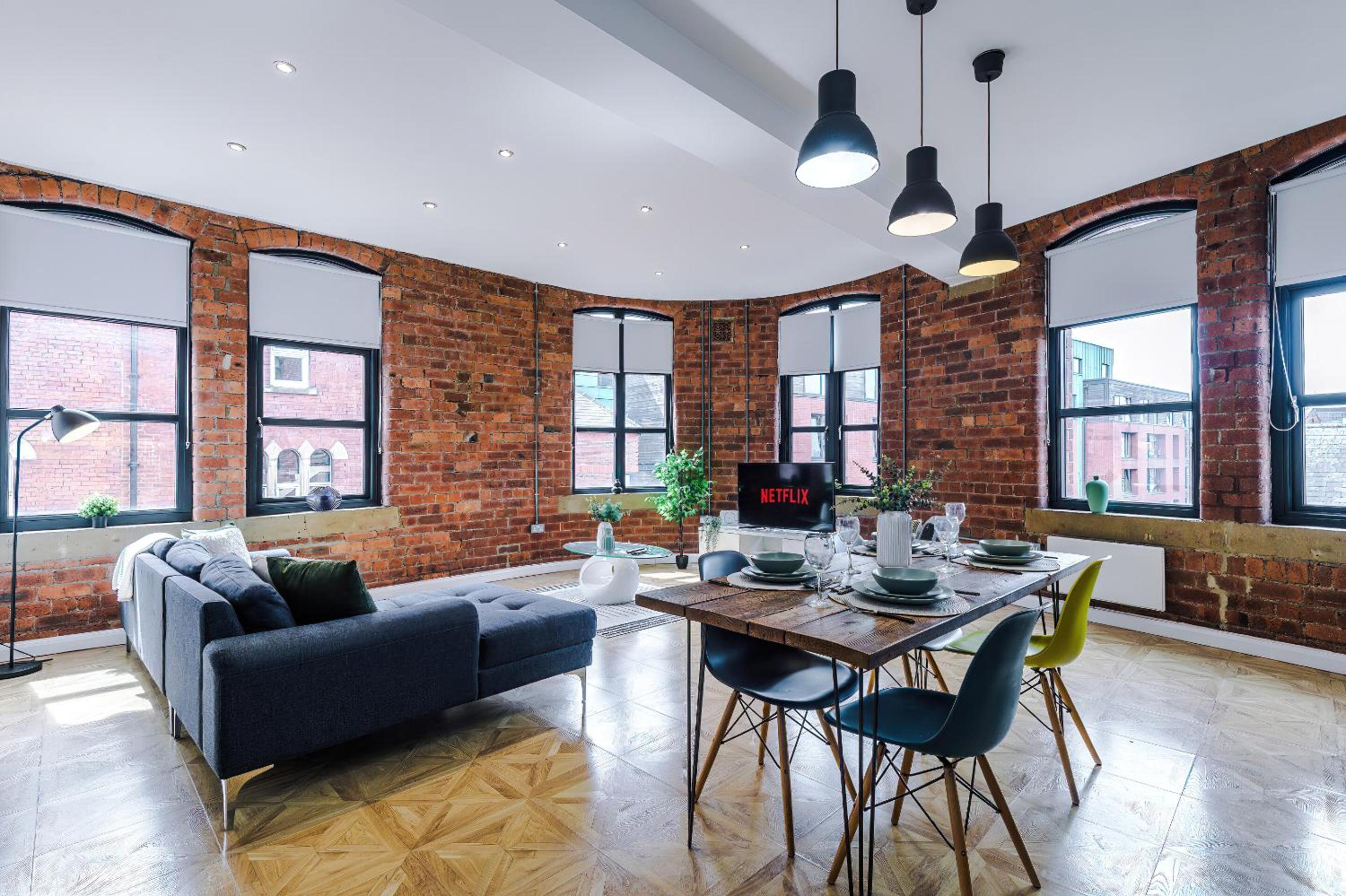 2 King Beds with Corner View. Manhattan Loft view 2
