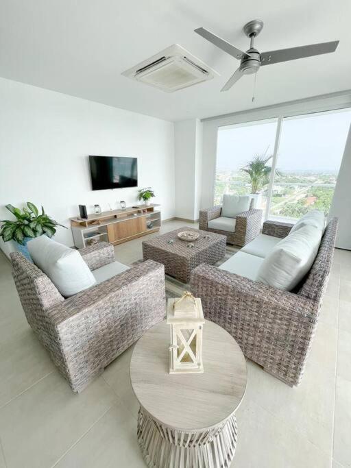 Espectacular Apartamento 211 M2, Playa Dormida Dos