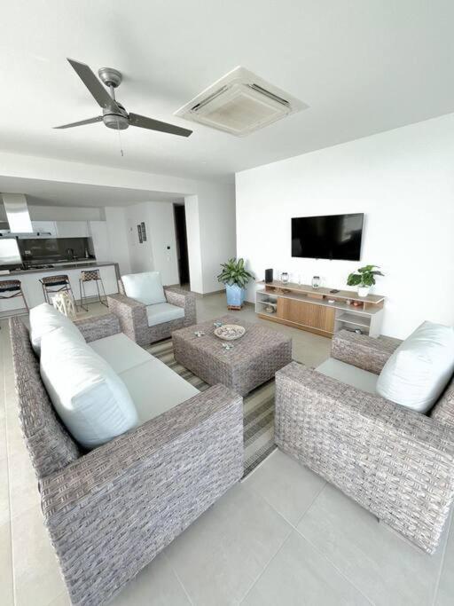 Espectacular Apartamento 211 M2, Playa Dormida Dos