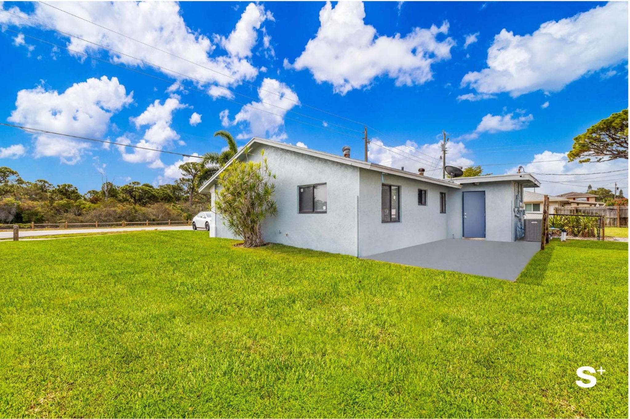 Lakeworth 2 Bedroom Home Free Parking view 3