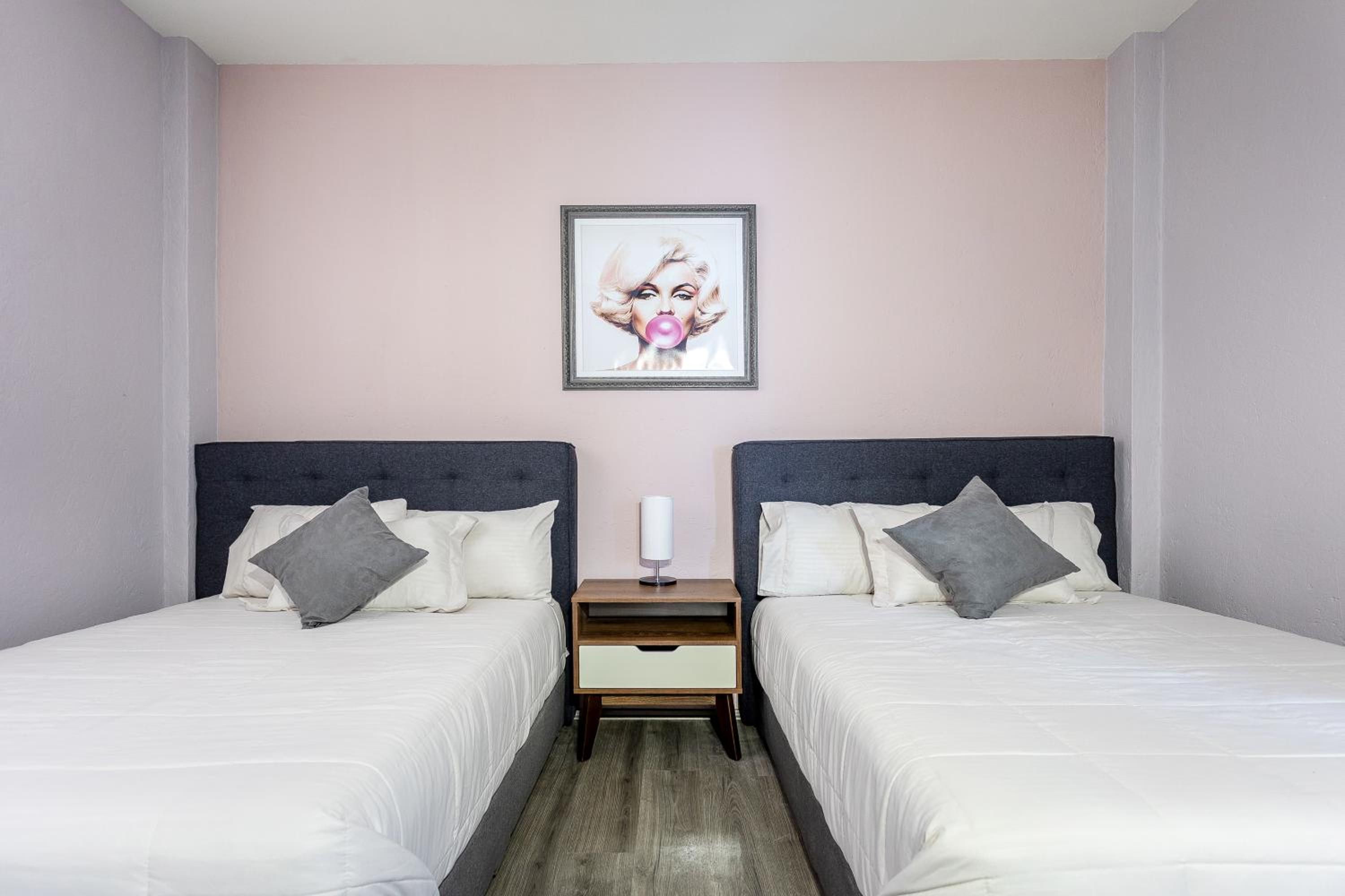 Luxury in the Heart of Roma - Elevator - Sleeps 7 photo 4