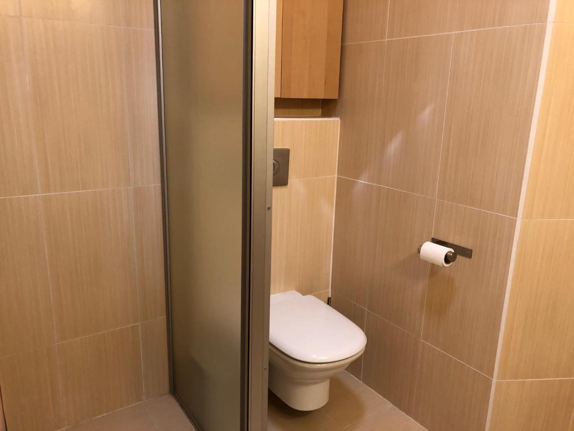 Paphos hidden gem - comfy 2 bed apt with sea views and pool