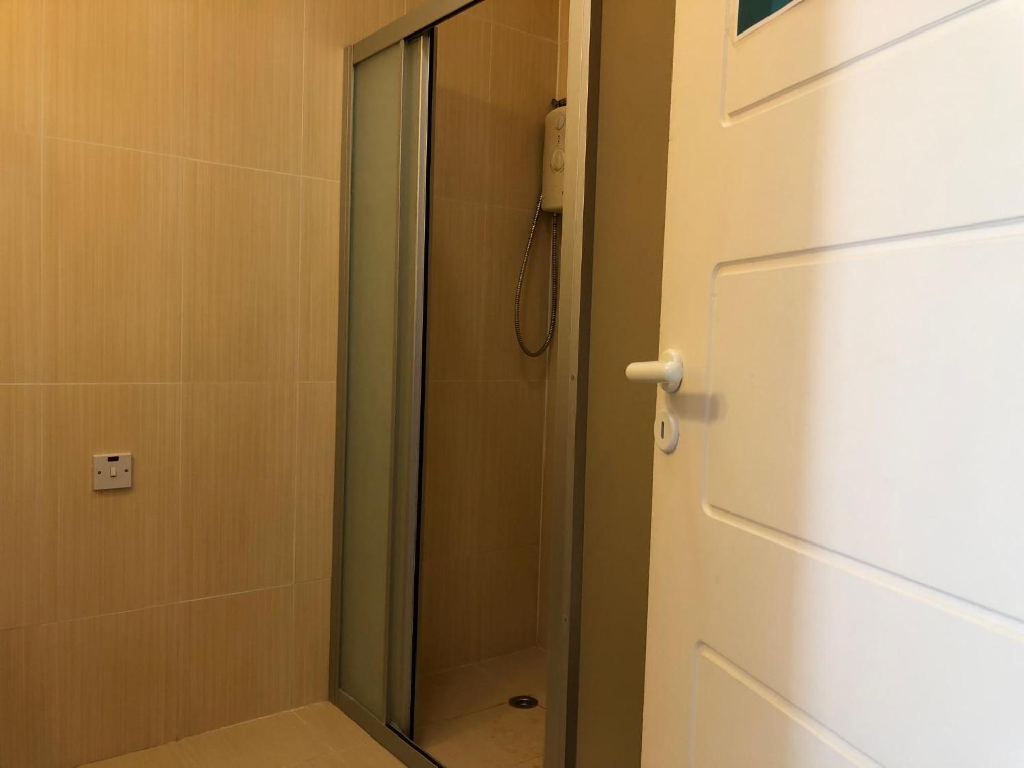 Paphos hidden gem - comfy 2 bed apt with sea views and pool