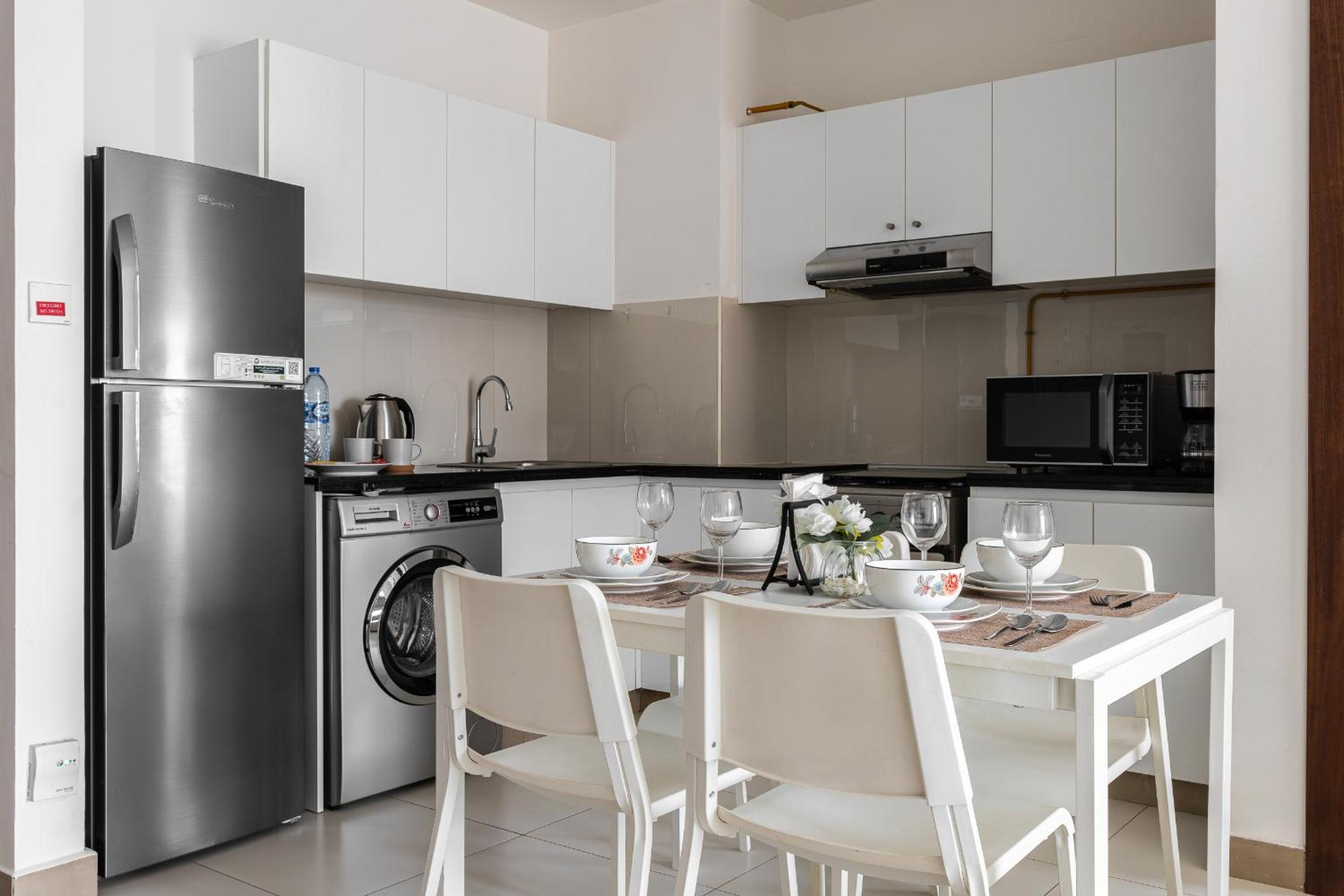Binghatti Gateway Family 2BR with Balcony, Close to Dubai Mall & Burj Khalifa by Simply Comfort