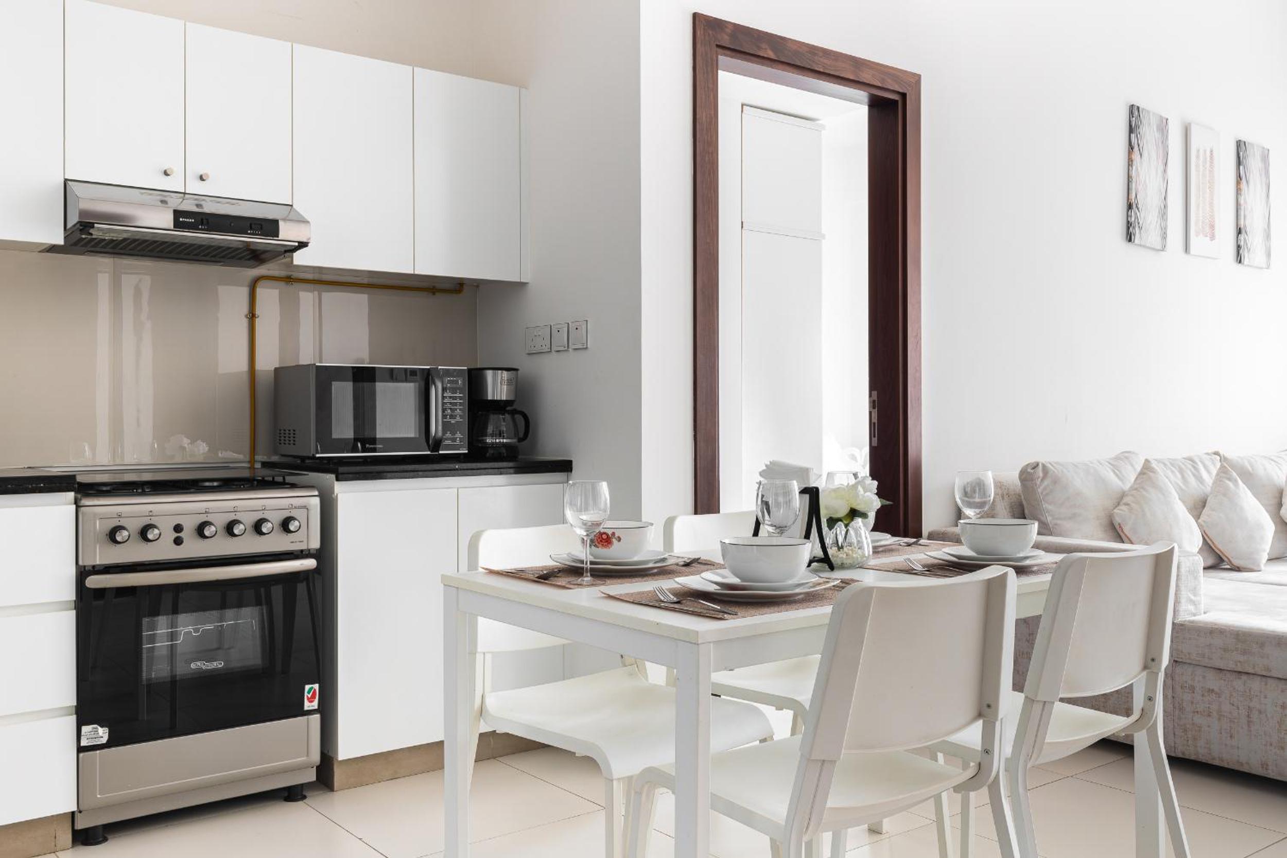Binghatti Gateway Family 2BR with Balcony, Close to Dubai Mall & Burj Khalifa by Simply Comfort