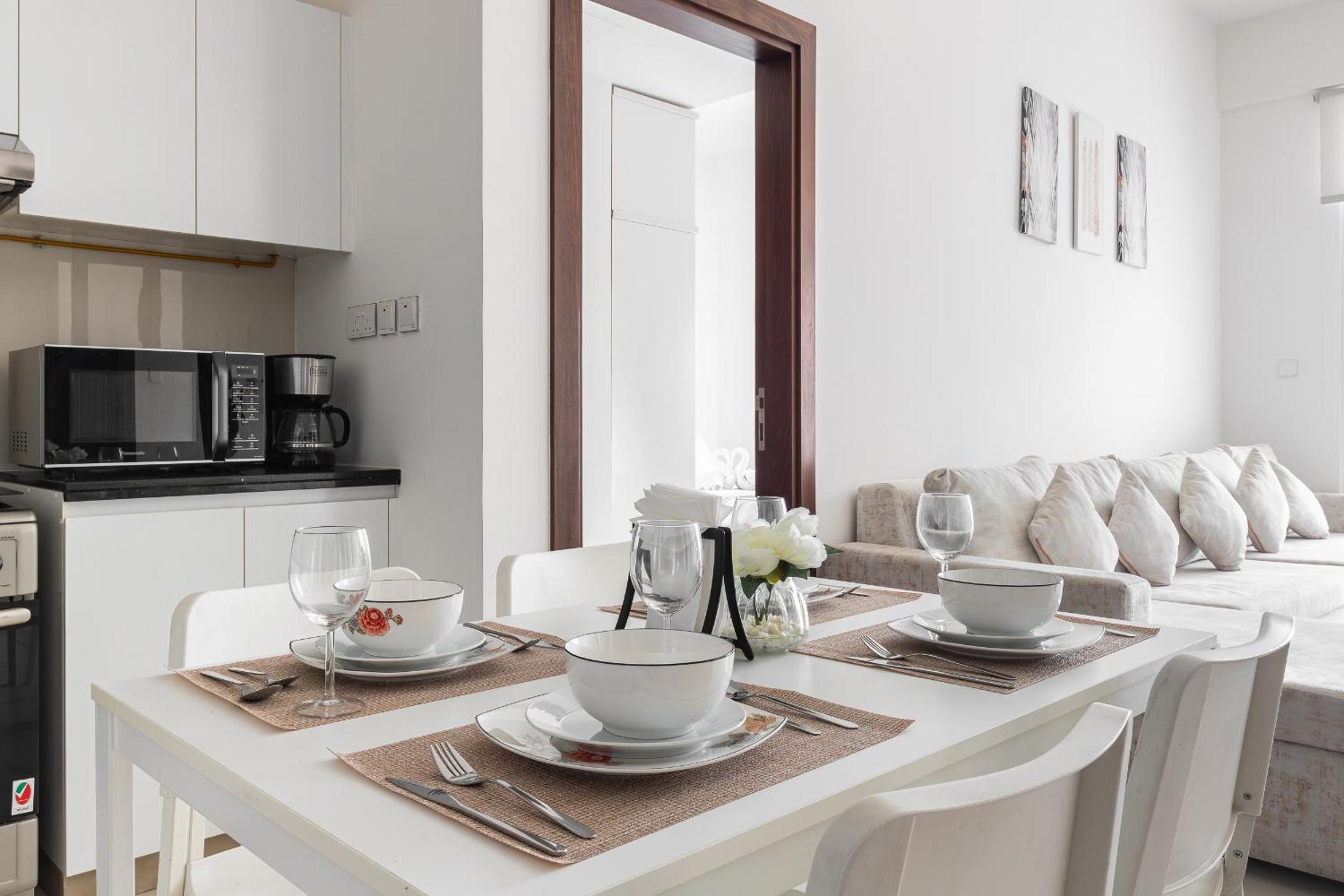 Binghatti Gateway Family 2BR with Balcony, Close to Dubai Mall & Burj Khalifa by Simply Comfort