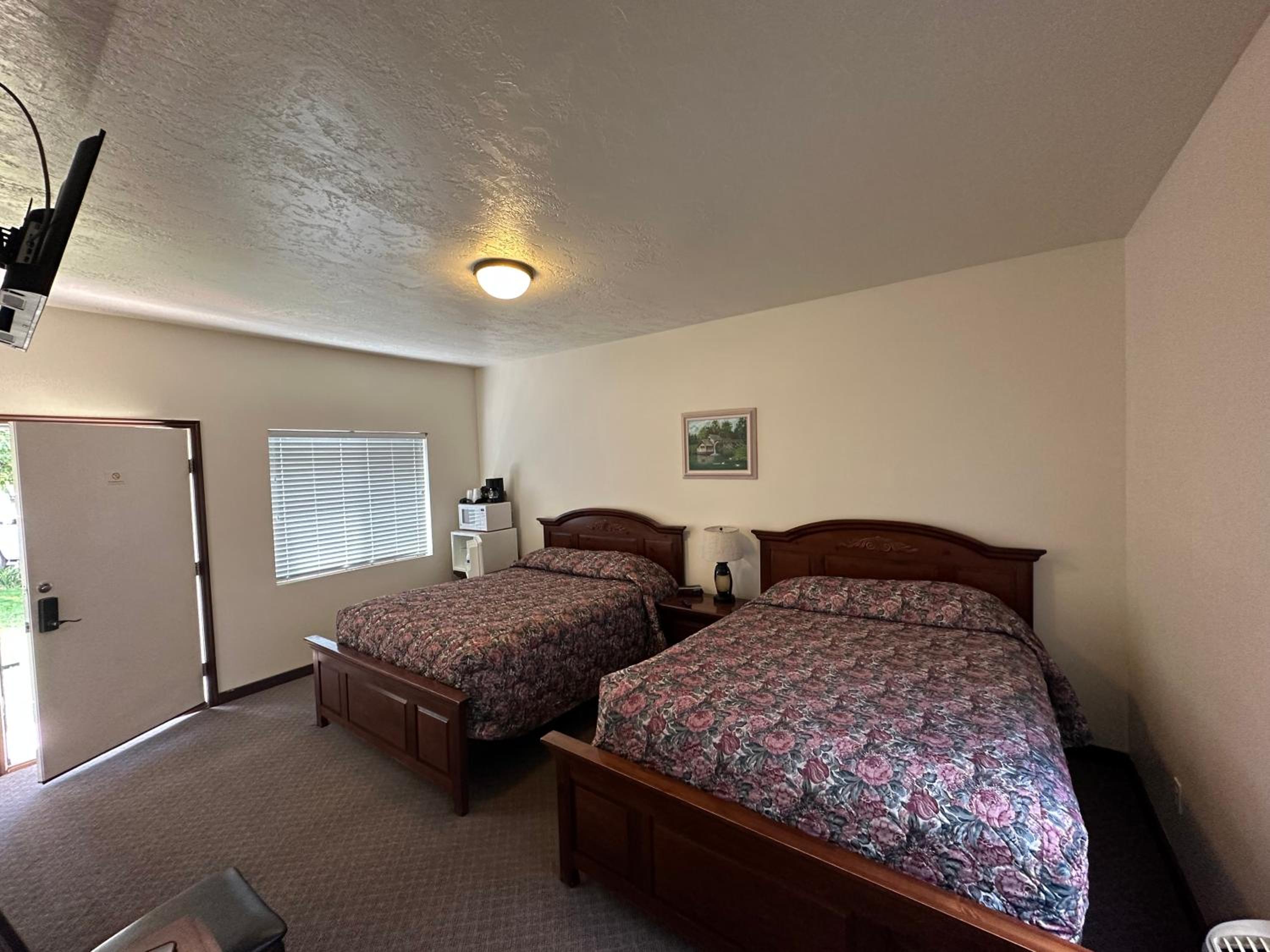 Kanosh Motel view 2