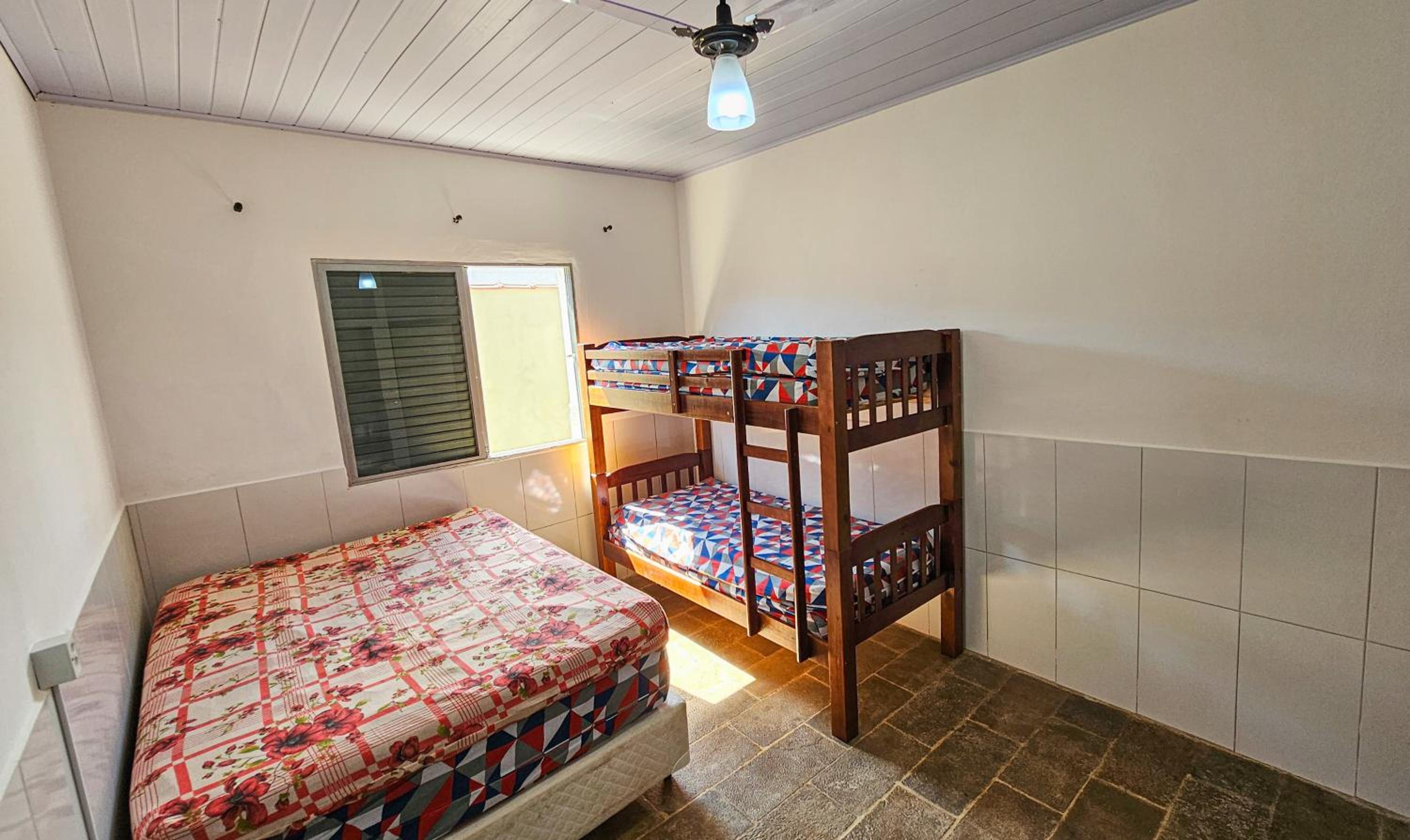Casa 5 min apé da praia Maranduba 3Dorm WIFI