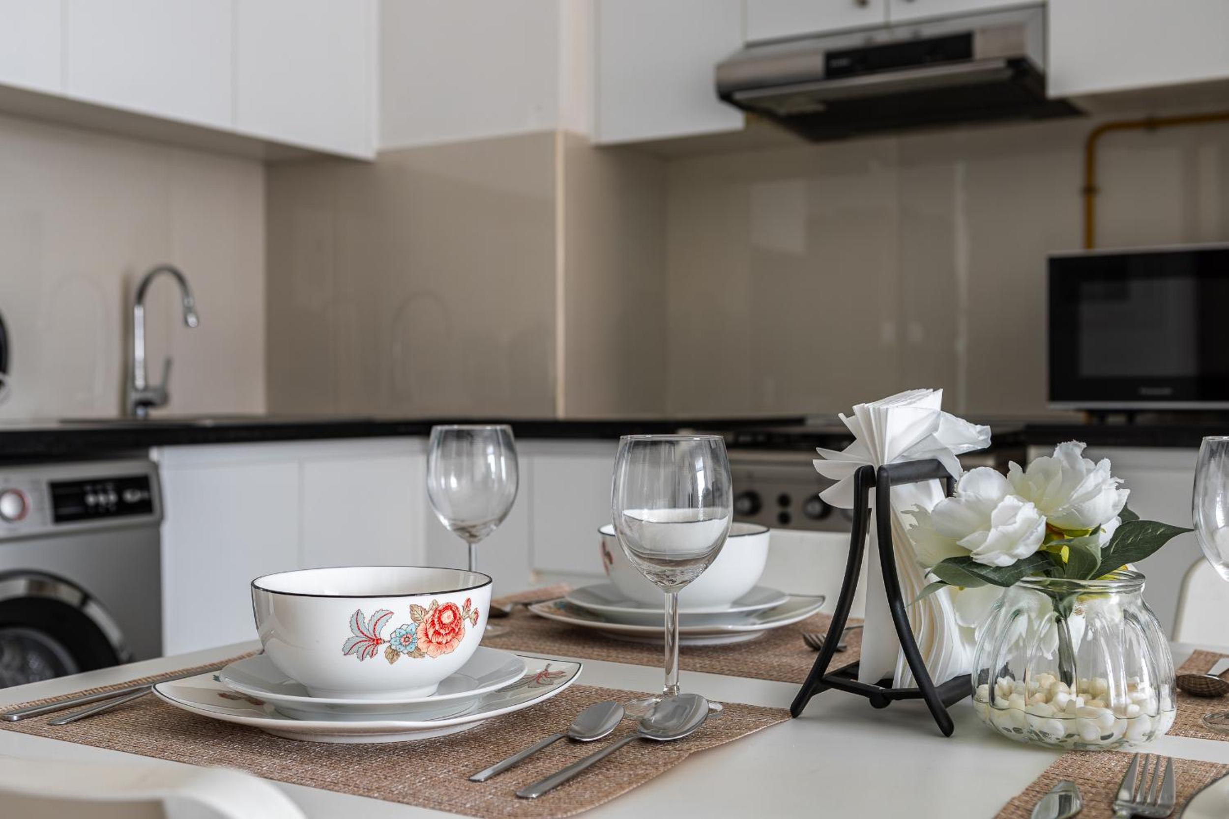 Binghatti Gateway Family 2BR with Balcony, Close to Dubai Mall & Burj Khalifa by Simply Comfort