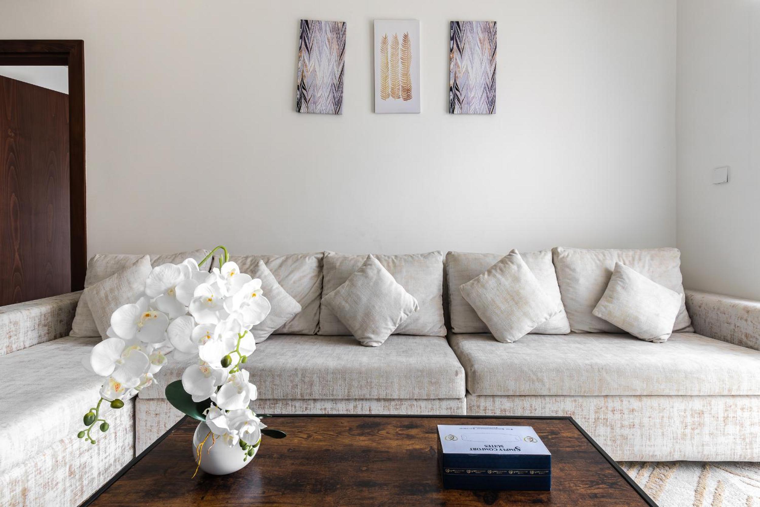Binghatti Gateway Family 2BR with Balcony, Close to Dubai Mall & Burj Khalifa by Simply Comfort