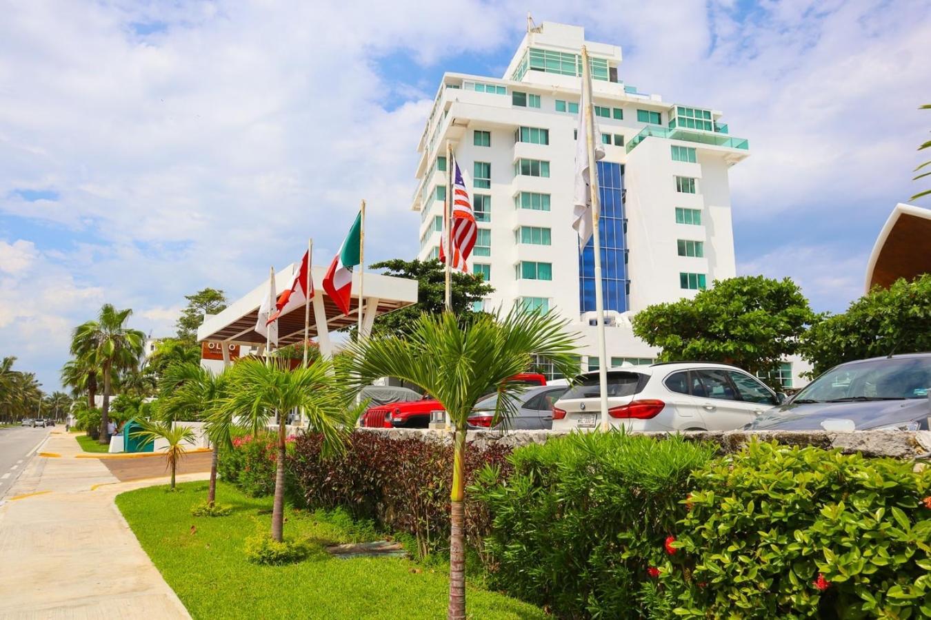 Oceanfront w/balcony, pool & beach access